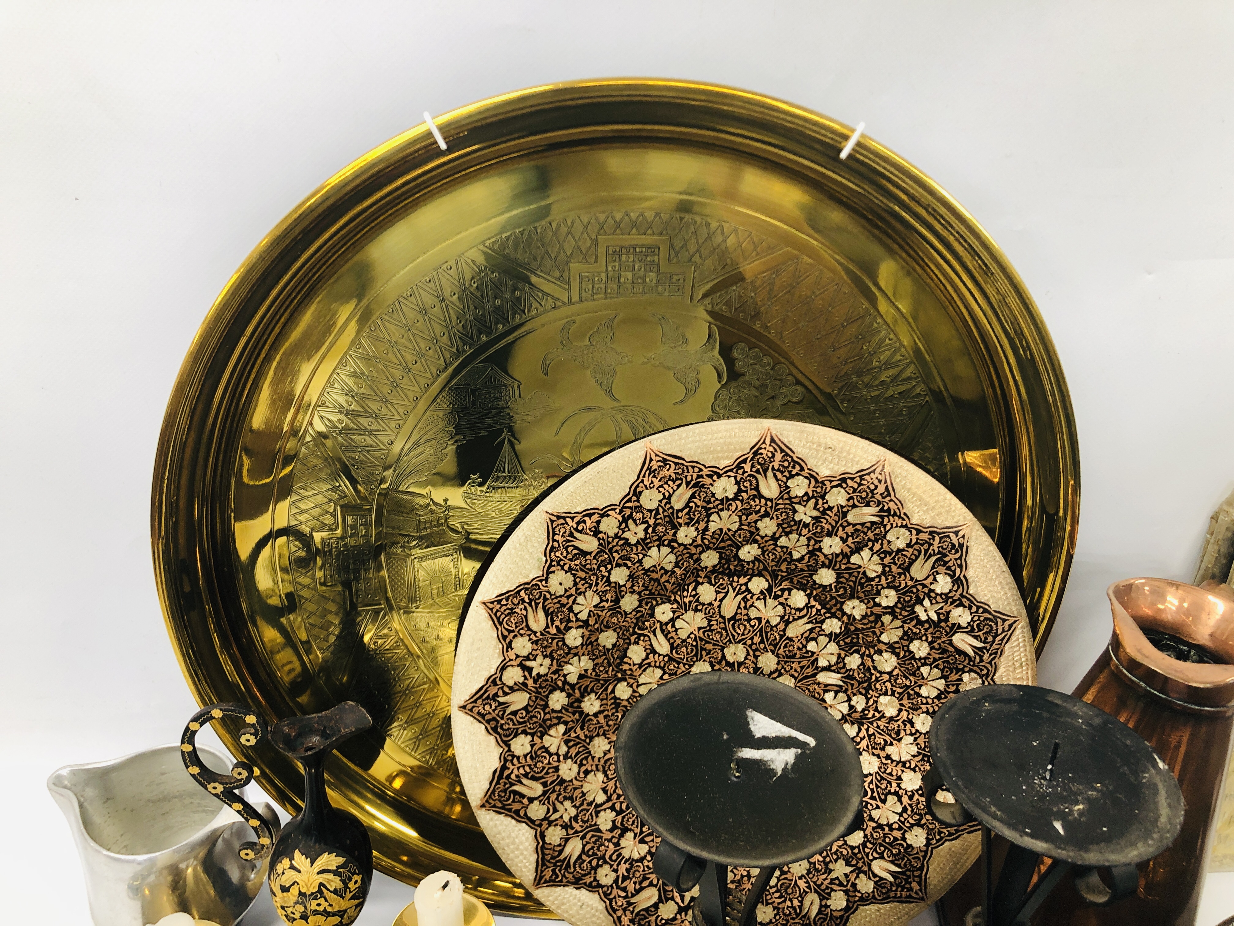 BOX OF ASSORTED METAL WARES TO INCLUDE THREE BRASS PLAQUES "A CHILD'S PRAYER", - Image 6 of 12