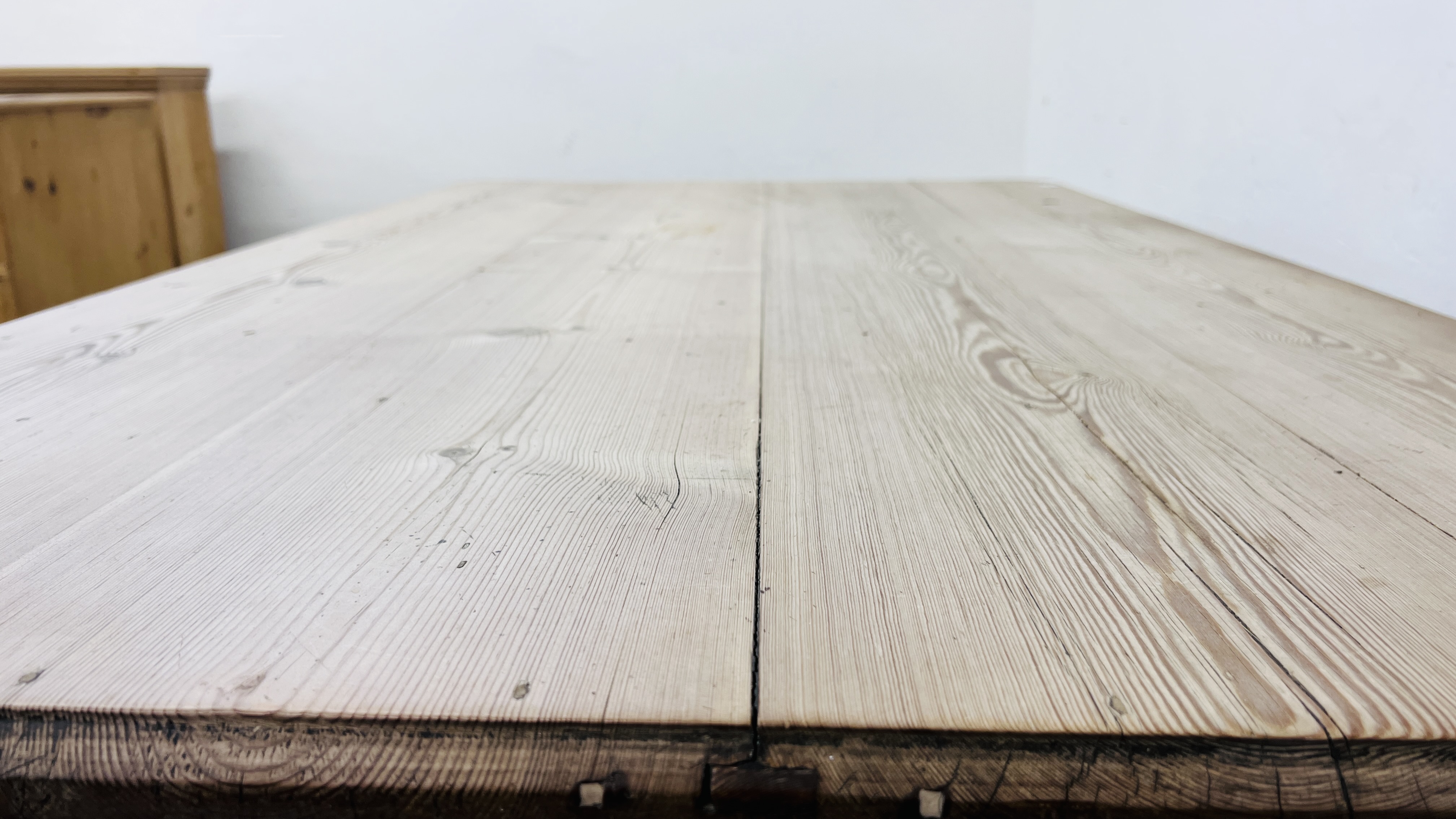 ANTIQUE WAXED PINE FARMHOUSE KITCHEN TABLE WIDTH 152CM. DEPTH 90CM. HEIGHT 77CM. - Image 11 of 11