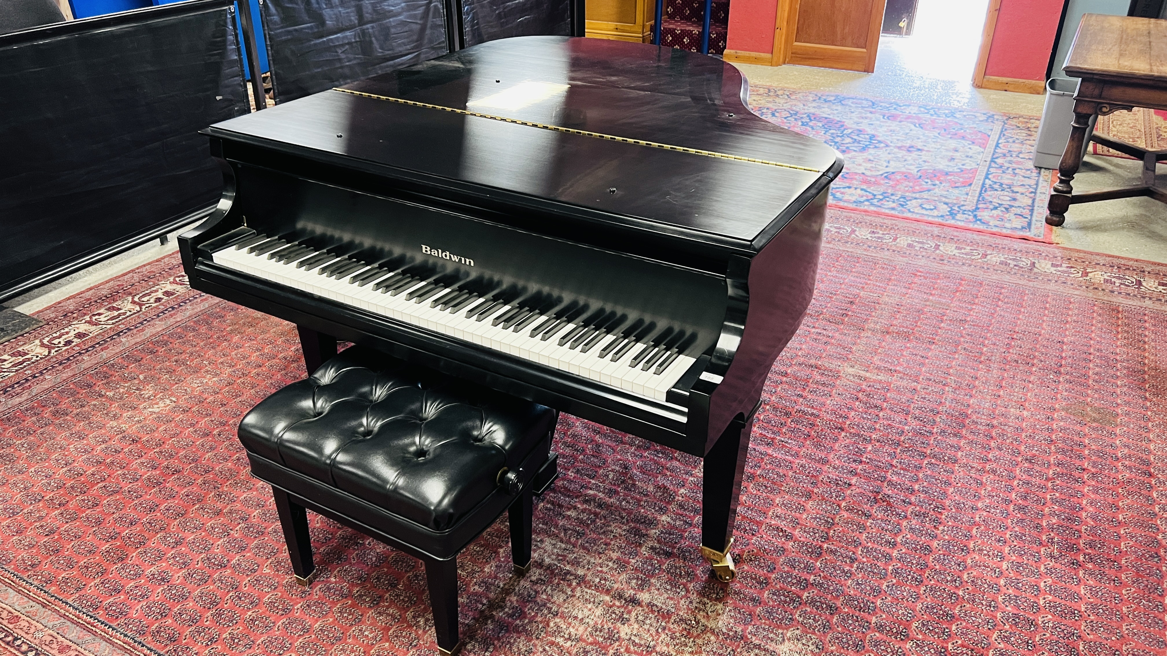 A BALDWIN BABY GRAND PIANO AND BUTTONED PIANO STOOL. - Image 22 of 23