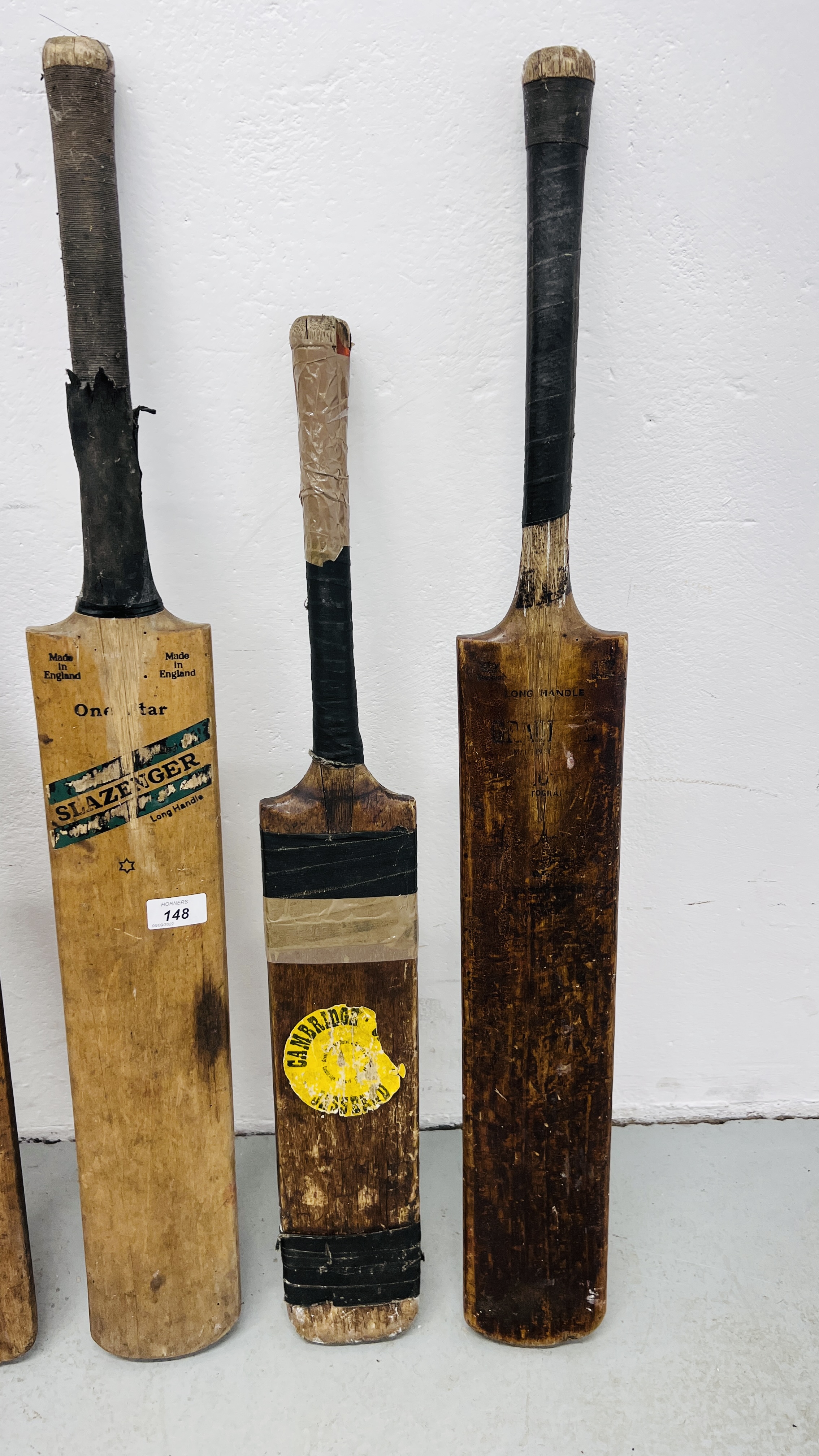 FIVE VINTAGE CRICKET BATS TO INCLUDE SLAZENGER, VICTORY WILLOW, - Image 5 of 5