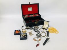 JEWELLERY BOX CONTAINING MIXED SILVER AND COSTUME JEWELLERY TO INCLUDE SILVER CHARM BRACELET,