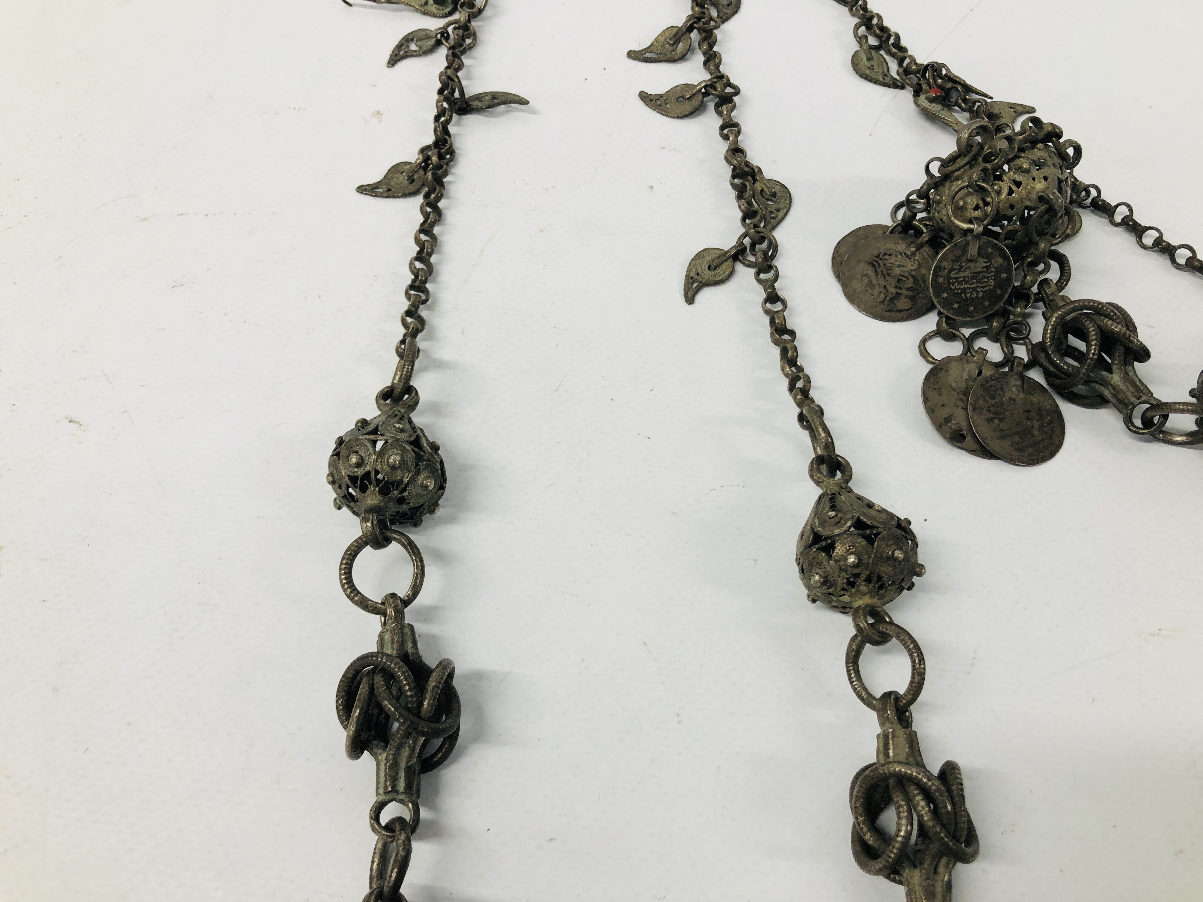 AN ANTIQUE PERSIAN DECORATIVE CHAIN WITH COIN TASSELS. - Image 4 of 6