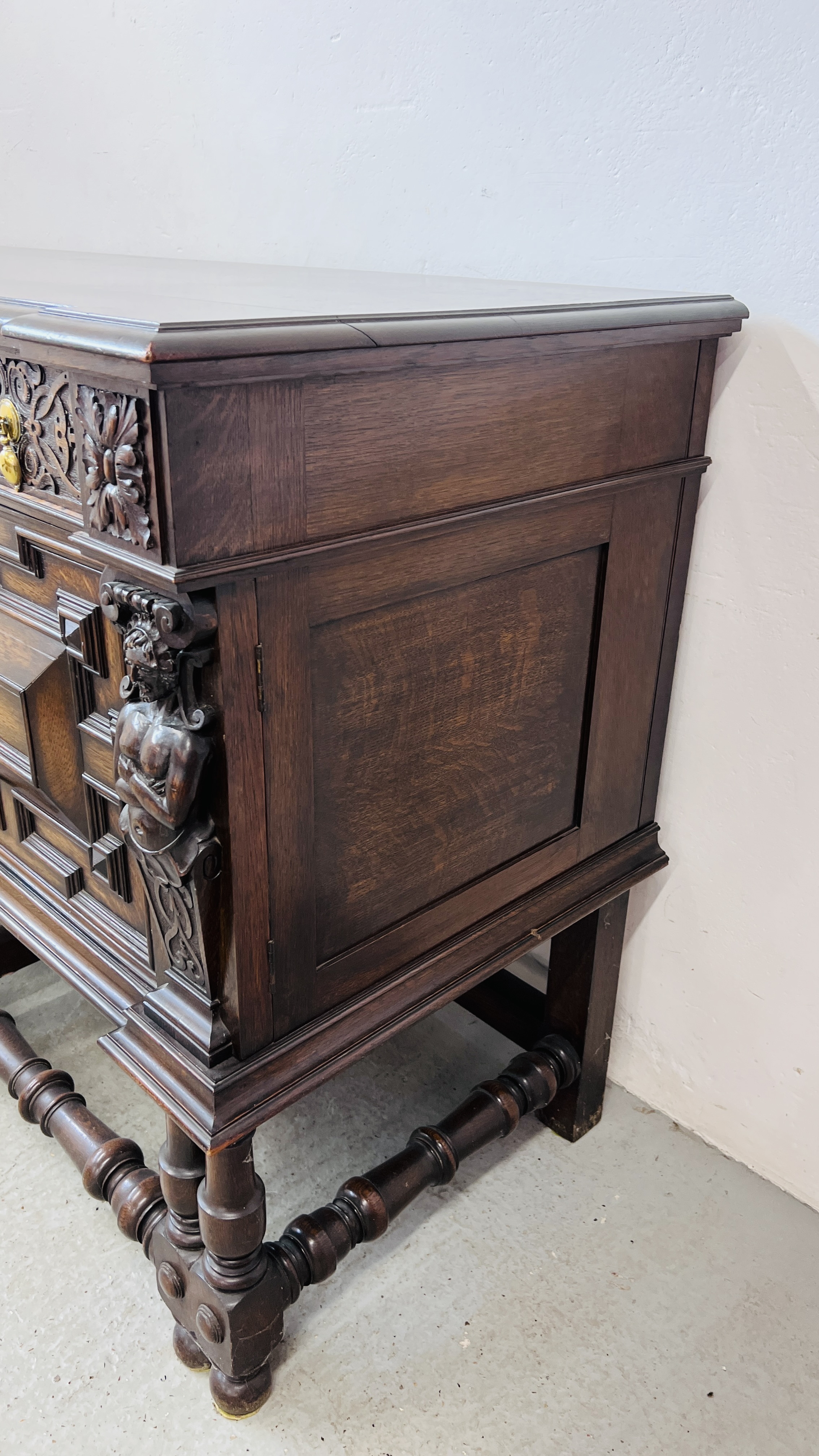 A C20TH CARVED OAK SIDEBOARD IN C17TH STYLE BY HAMPTONS OF LONDON W 198CM, D 66CM, H 101CM. - Bild 13 aus 18