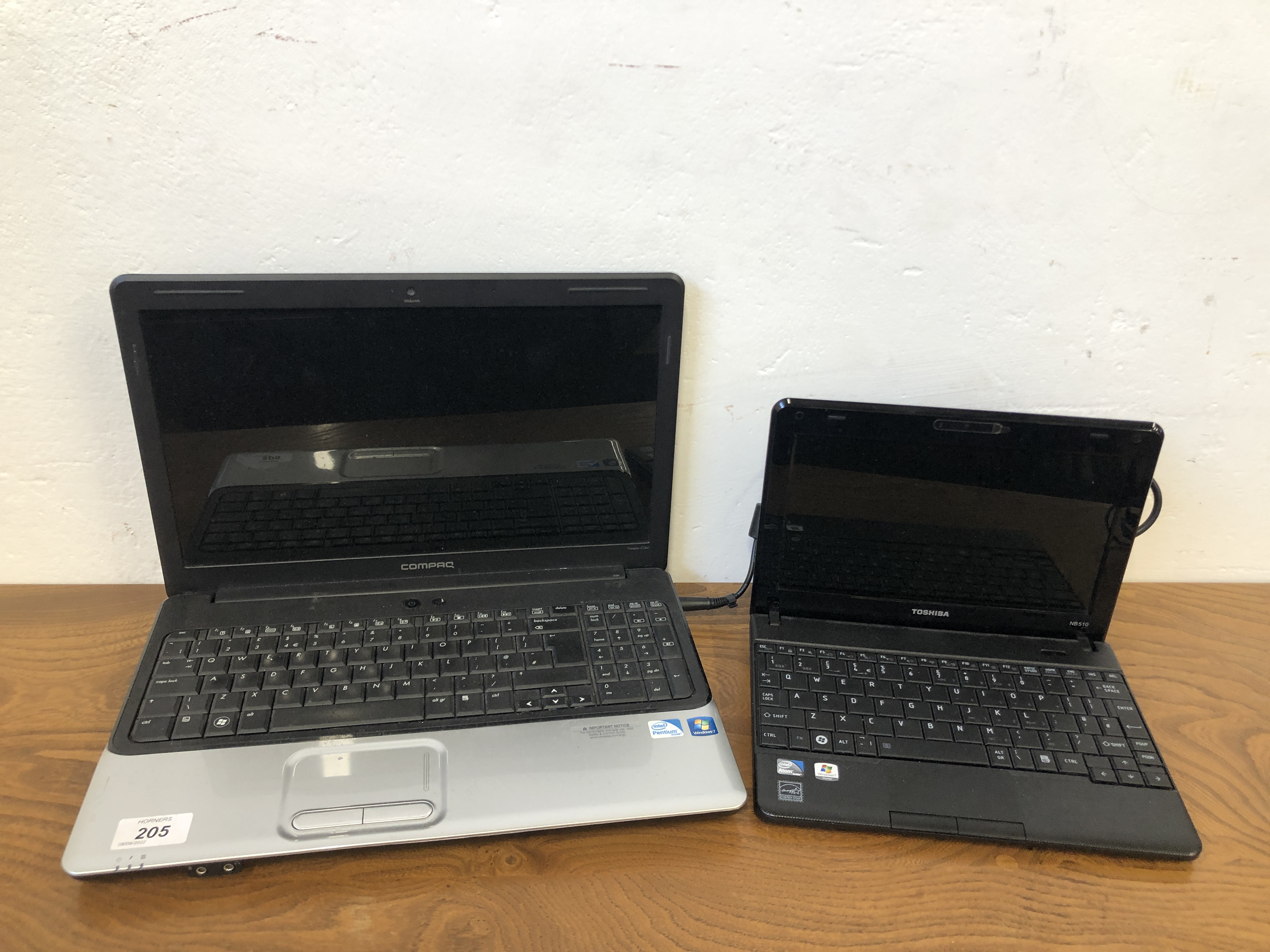 A COMPAQ PRESANO CQ61 LAPTOP COMPUTER WITH CHARGER AND TOSHIBA NB510 NOTEBOOK COMPUTER WITH CHARGER