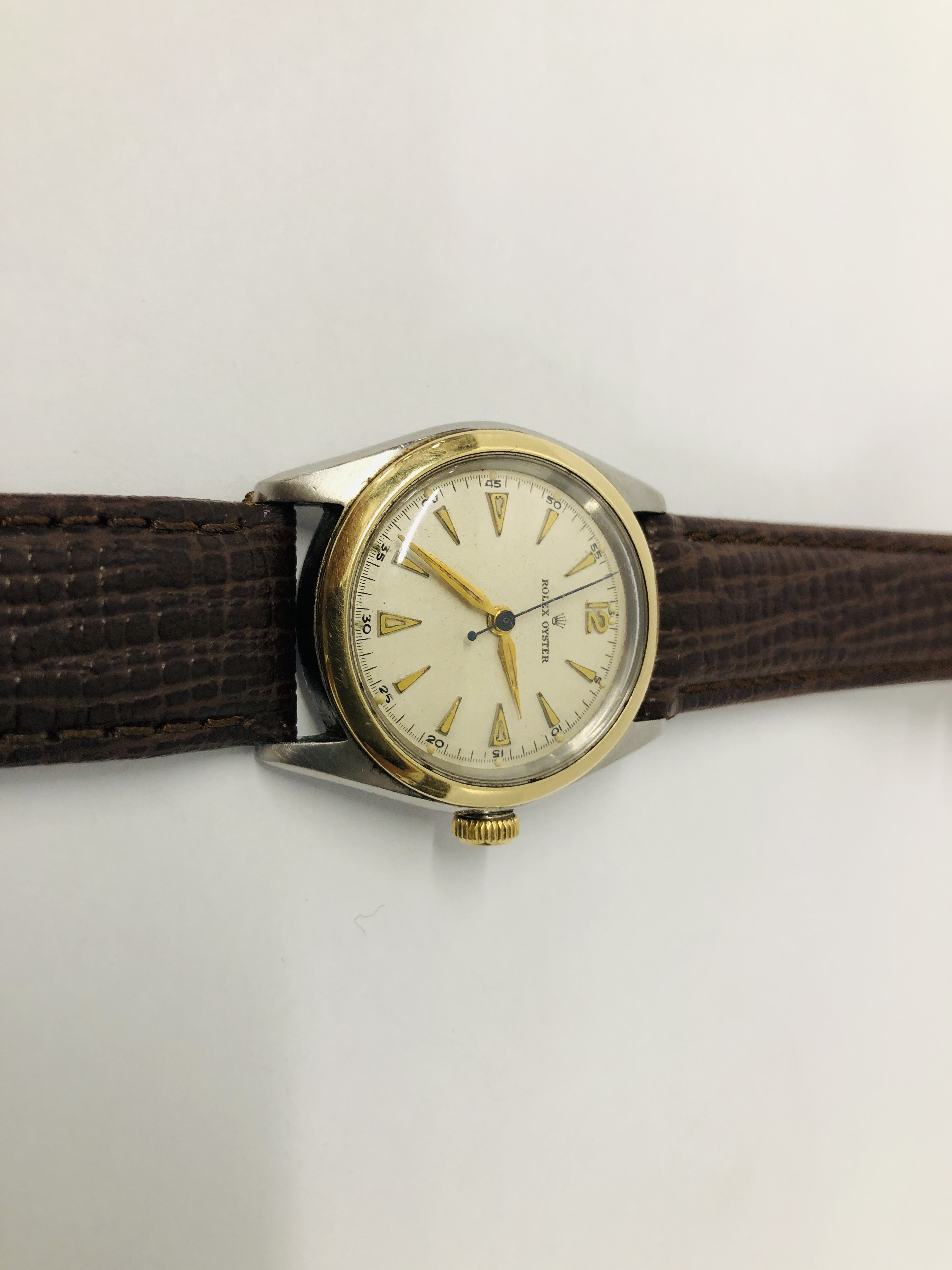 A VINTAGE CIRCA 1950 GENTLEMANS ROLEX OYSTER WRIST WATCH ON BROWN LEATHER REPLACEMENT STRAP. - Image 6 of 10