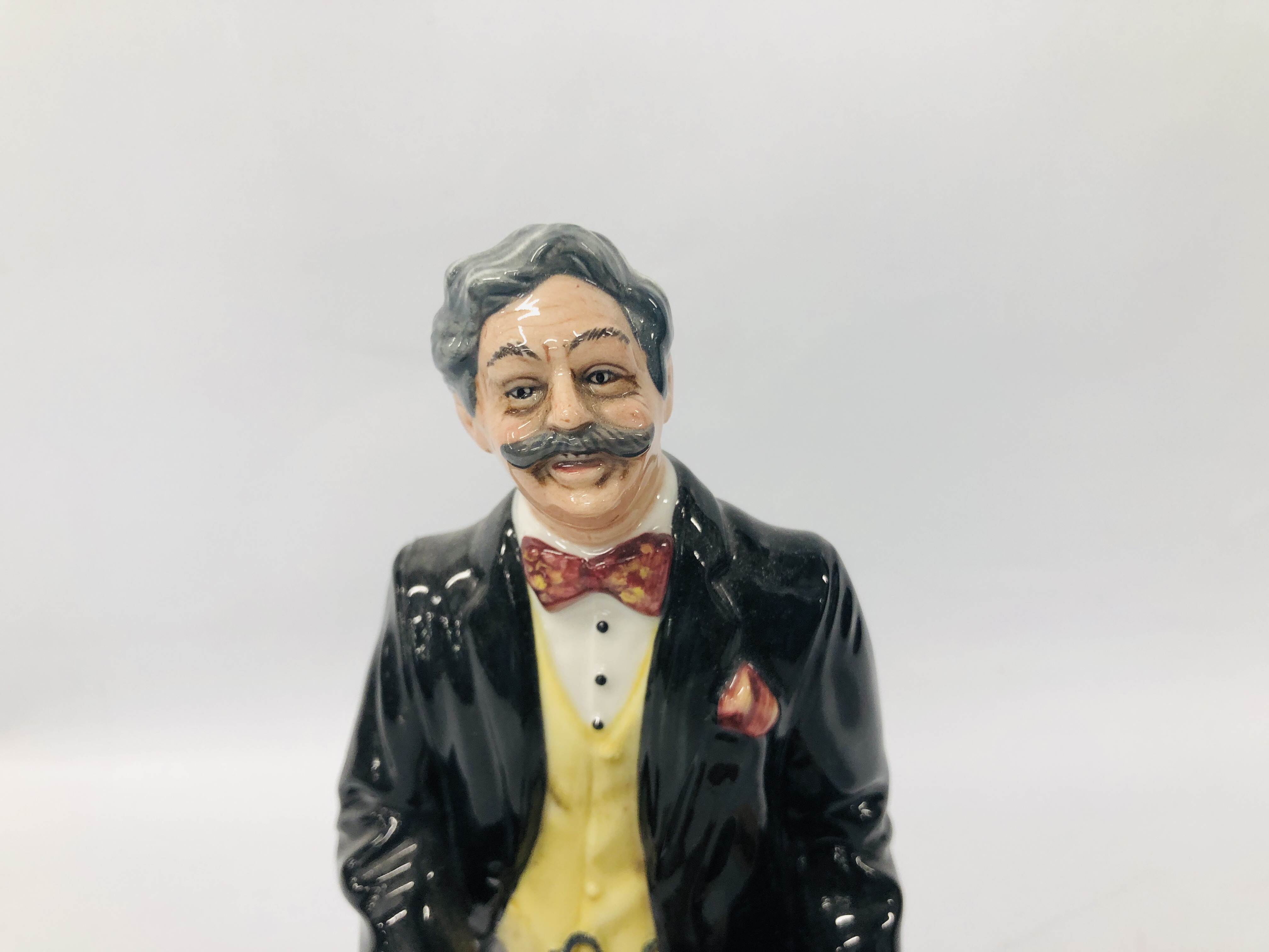 ROYAL DOULTON FIGURE "THE AUCTIONEER" HN2988. - Image 2 of 6
