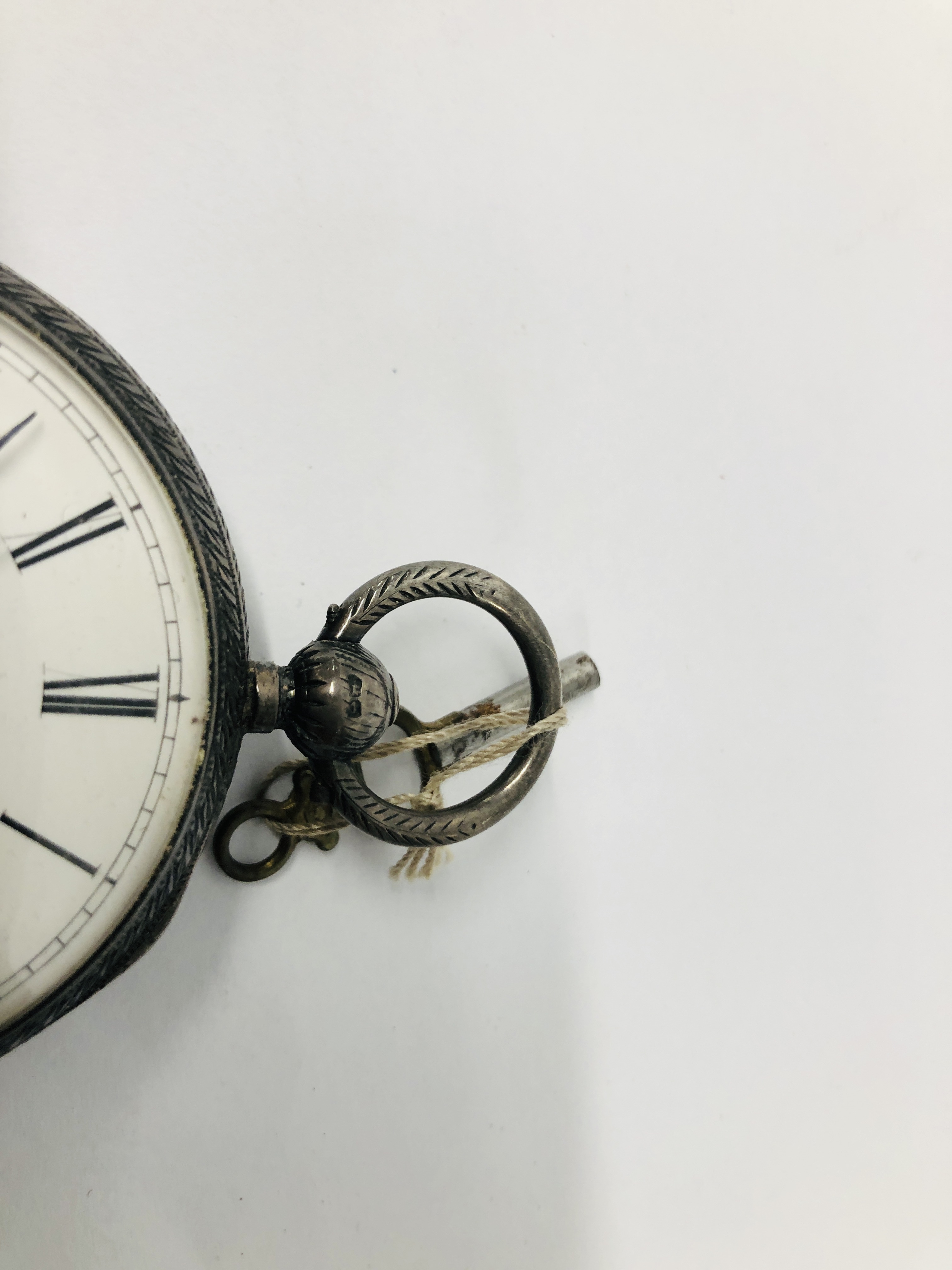A SILVER CASED GENTLEMANS POCKET WATCH WITH KEY - Image 4 of 10