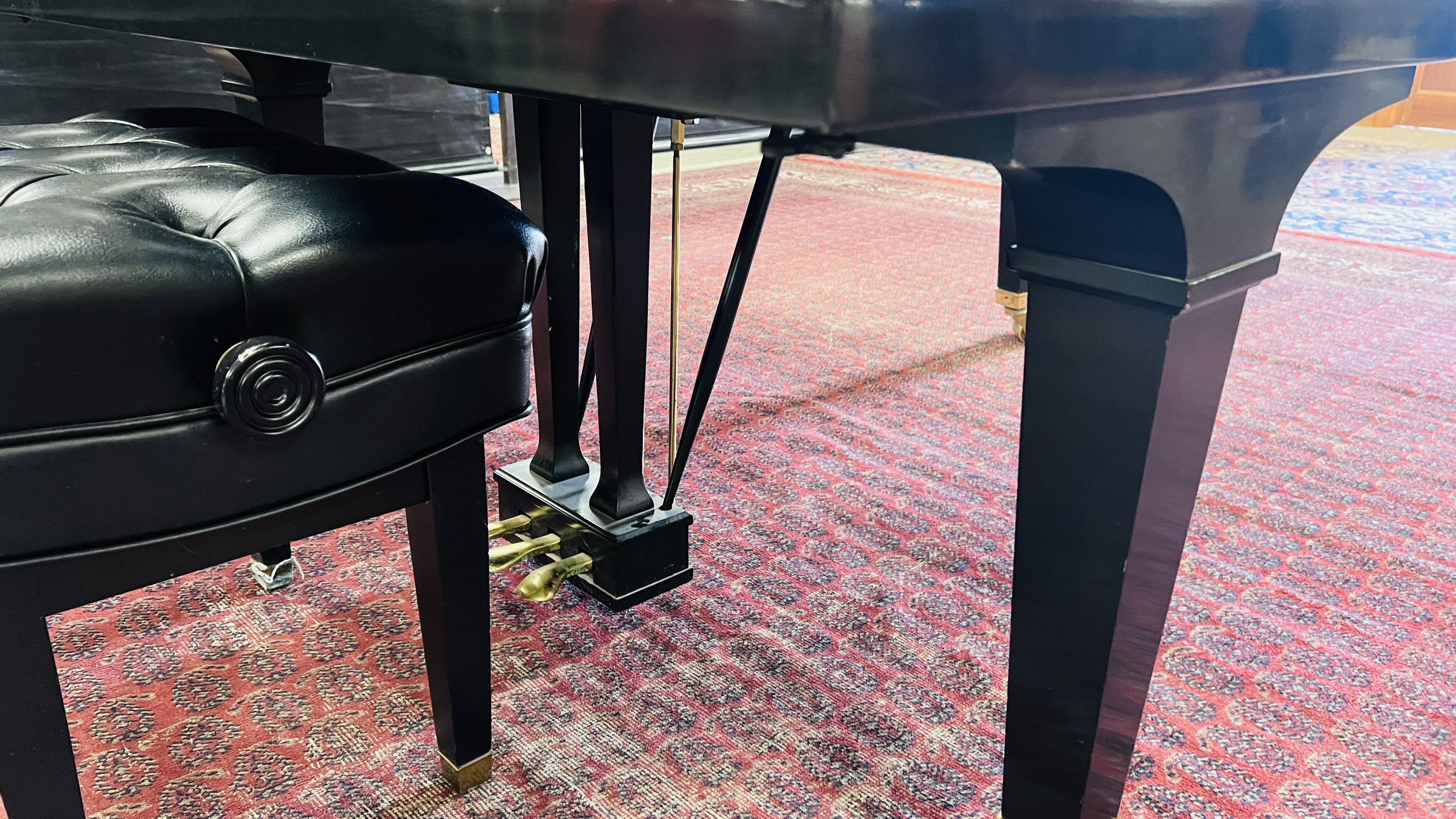 A BALDWIN BABY GRAND PIANO AND BUTTONED PIANO STOOL. - Image 5 of 23