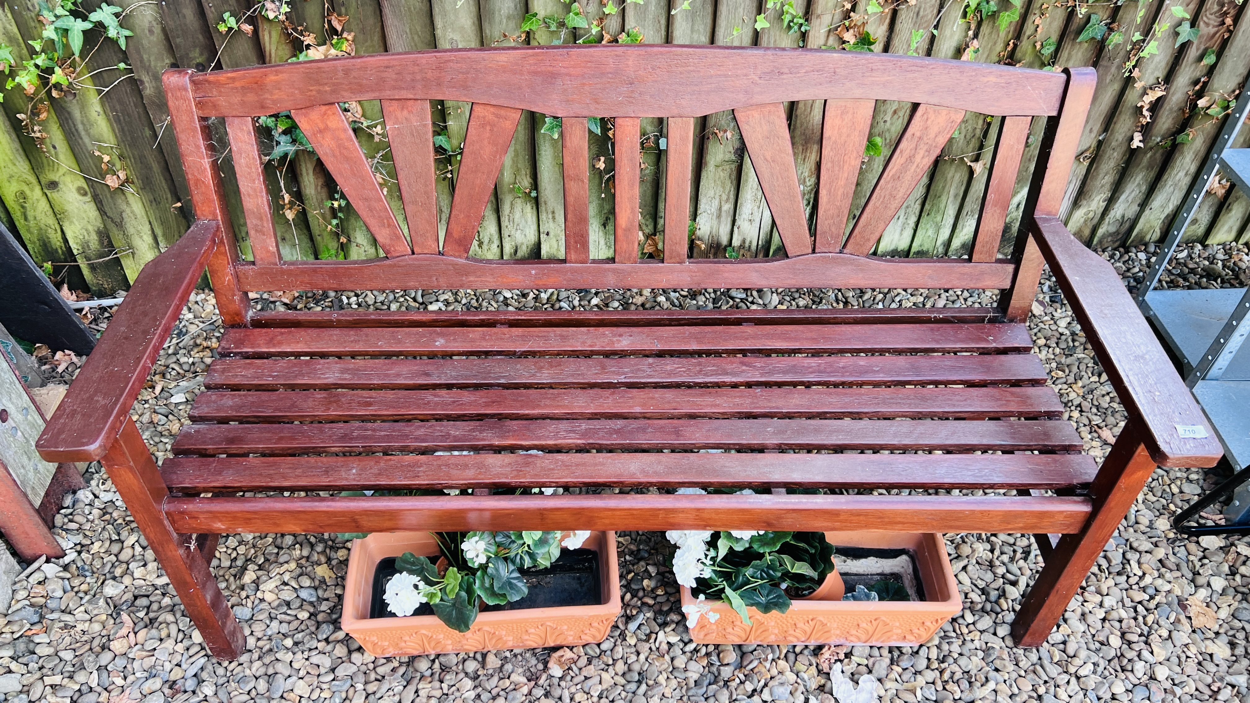 WOODEN GARDEN BENCH ALONG WITH TWO RECTANGLE TERRACOTTA PLANTERS. - Bild 2 aus 4