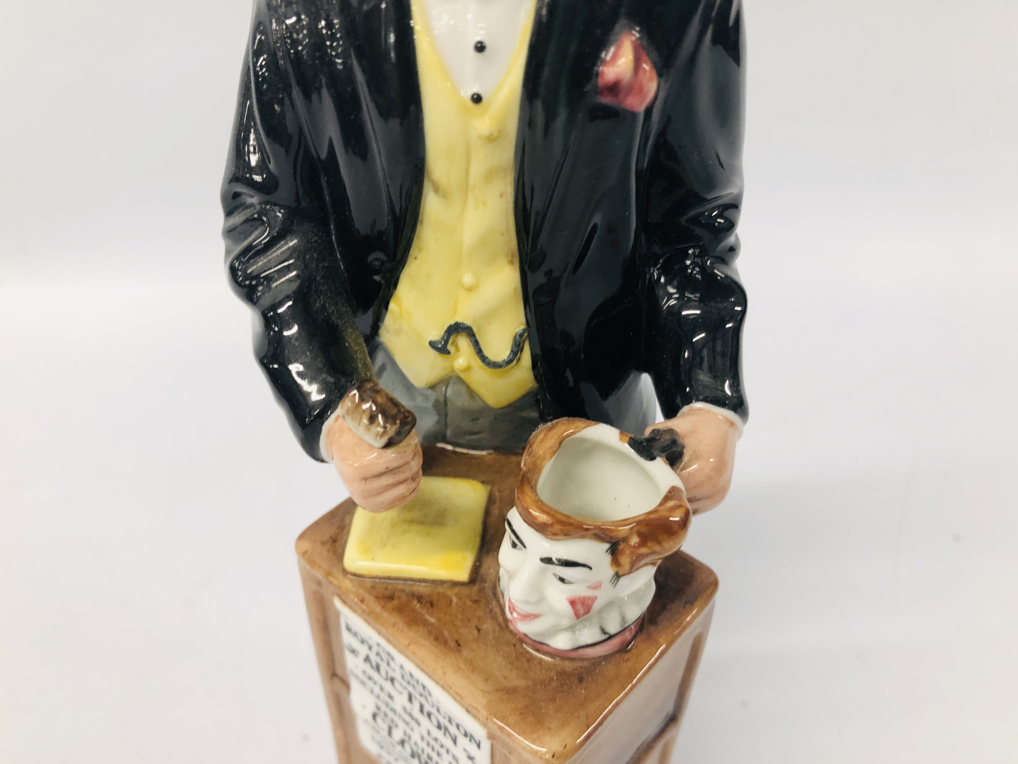 ROYAL DOULTON FIGURE "THE AUCTIONEER" HN2988. - Image 3 of 6