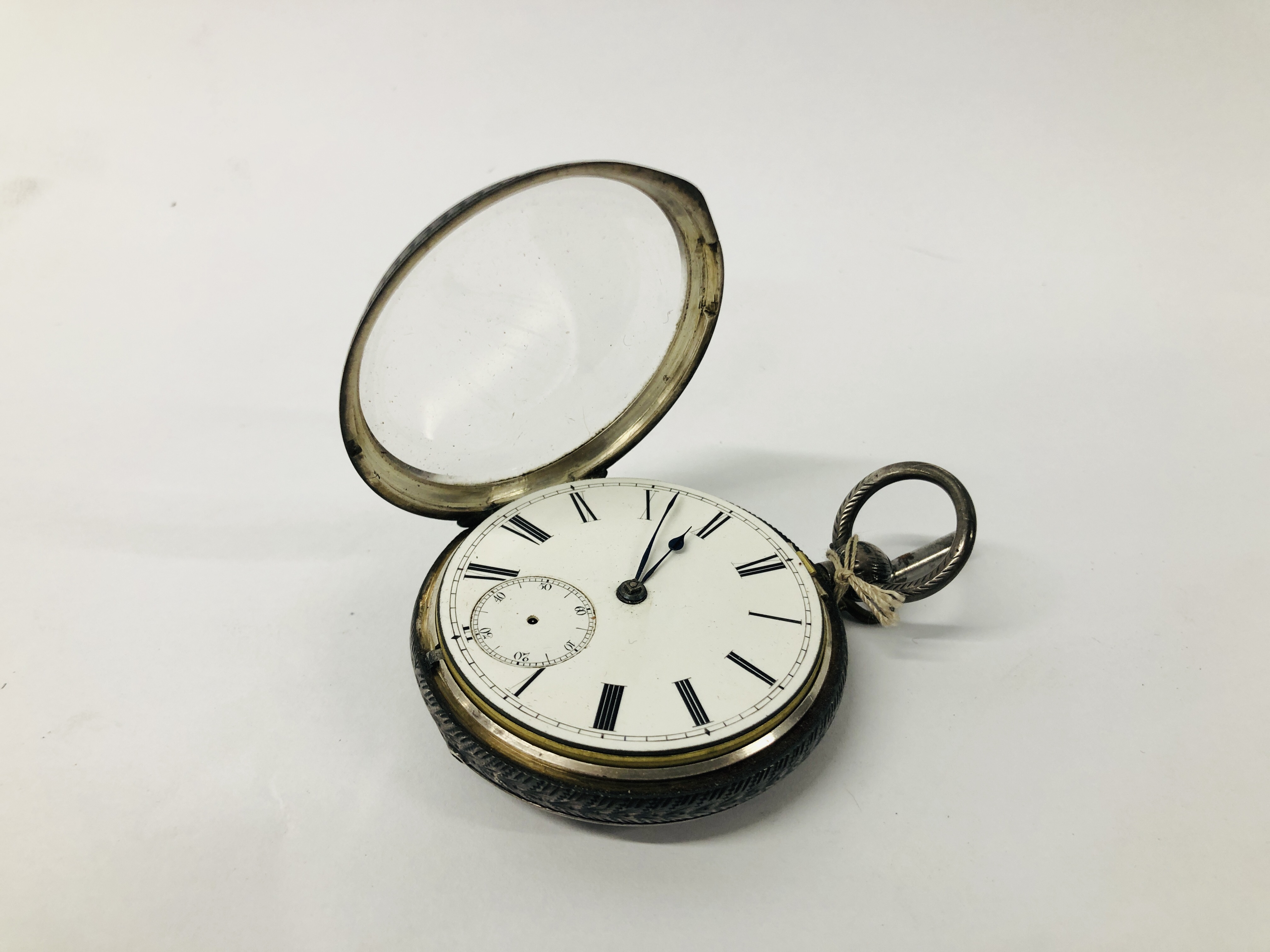 A SILVER CASED GENTLEMANS POCKET WATCH WITH KEY - Image 7 of 10