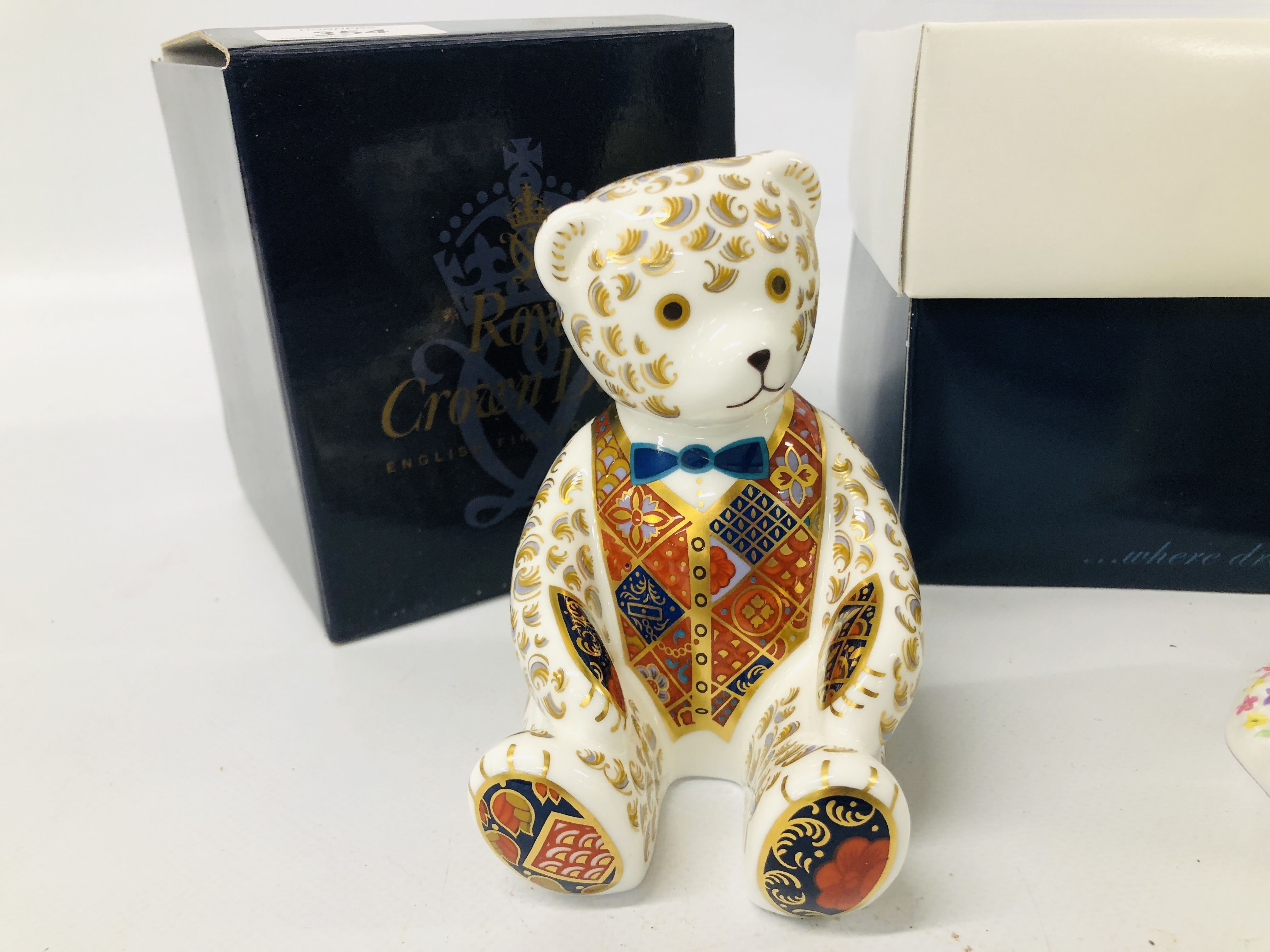 ROYAL CROWN DERBY TEDDY BEAR PAPERWEIGHT IN ORIGINAL BOX AND A ROYAL DOULTON WALT DISNEY "SNOW - Image 2 of 8
