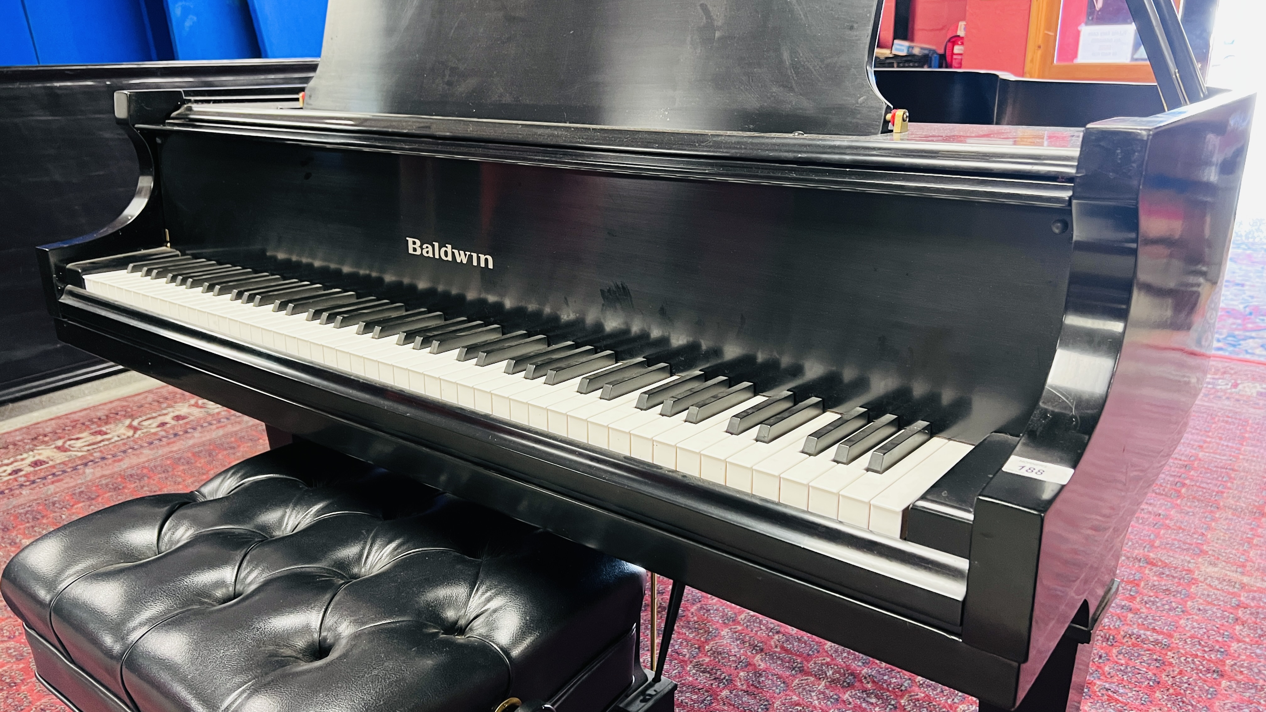 A BALDWIN BABY GRAND PIANO AND BUTTONED PIANO STOOL. - Image 4 of 23