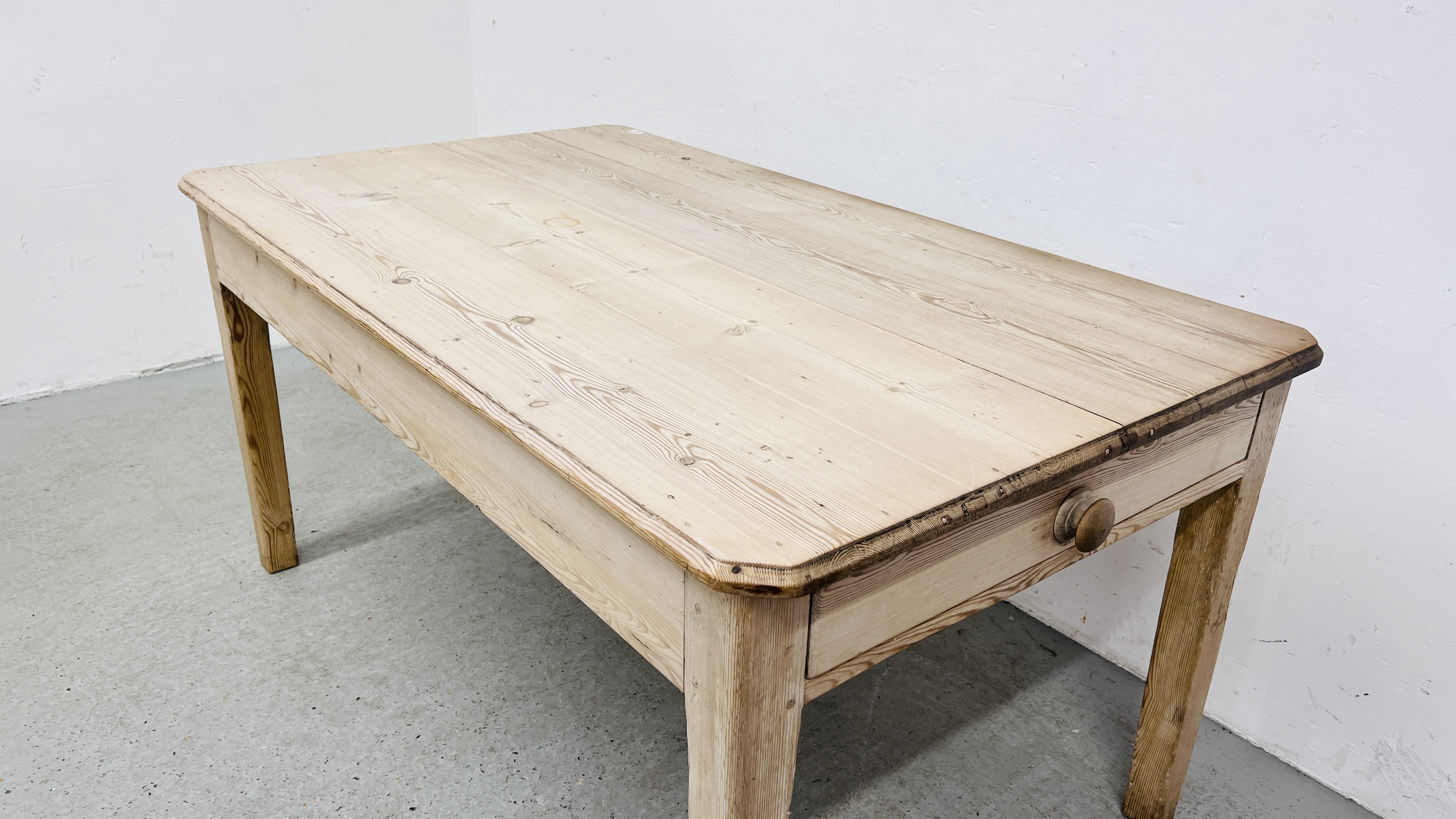 ANTIQUE WAXED PINE FARMHOUSE KITCHEN TABLE WIDTH 152CM. DEPTH 90CM. HEIGHT 77CM. - Image 3 of 11