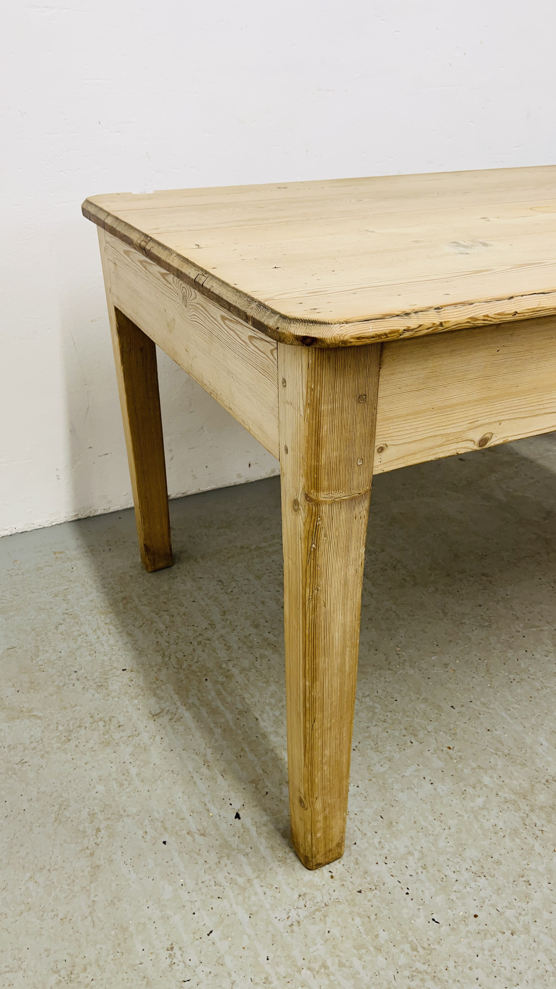 ANTIQUE WAXED PINE FARMHOUSE KITCHEN TABLE WIDTH 152CM. DEPTH 90CM. HEIGHT 77CM. - Image 6 of 11