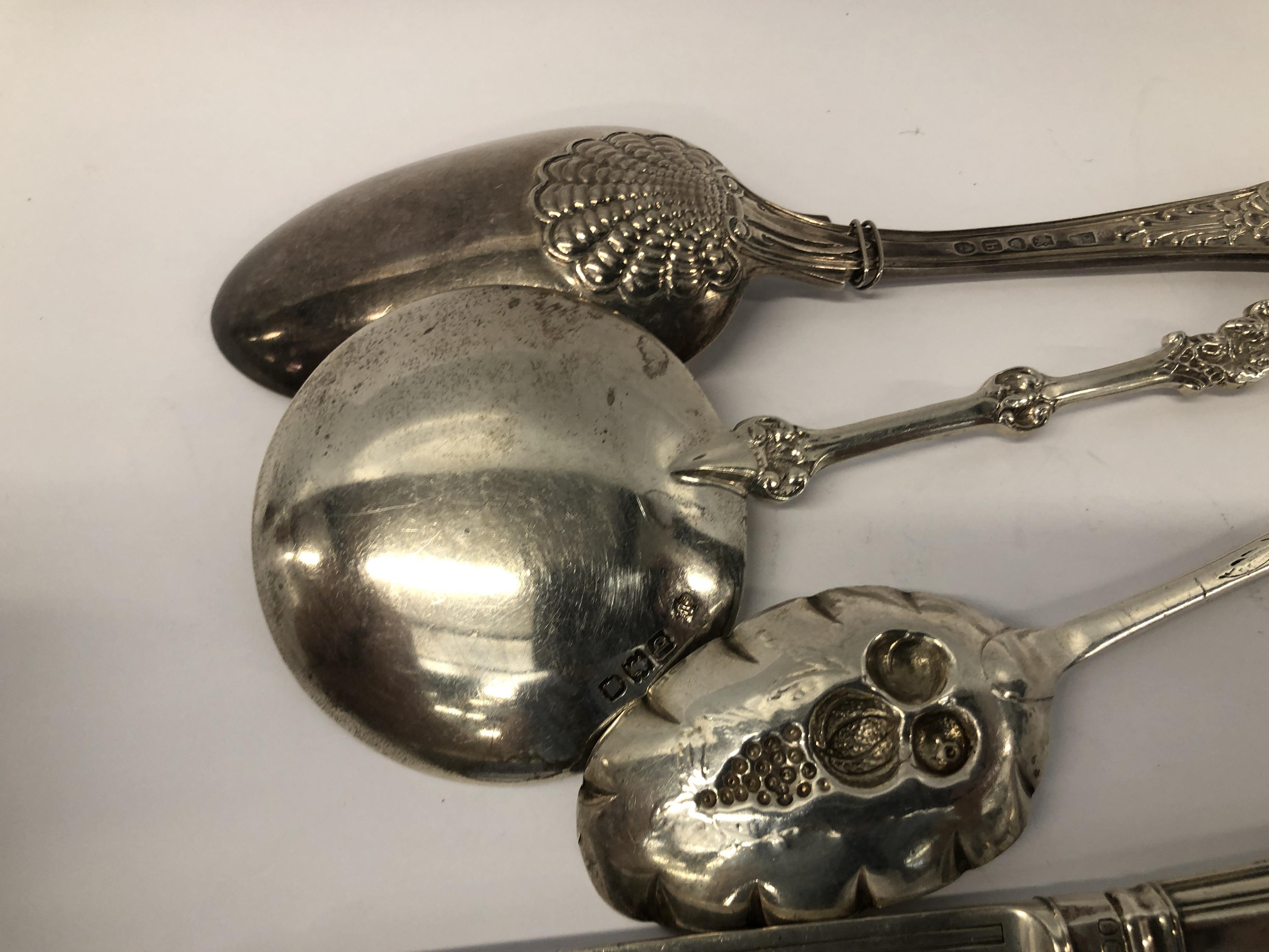 3 VARIOUS SILVER FRUIT SPOONS, GEORGIAN AND LATER, ALONG WITH CAKE KNIFE, SHEFFIELD ASSAY, - Image 6 of 9