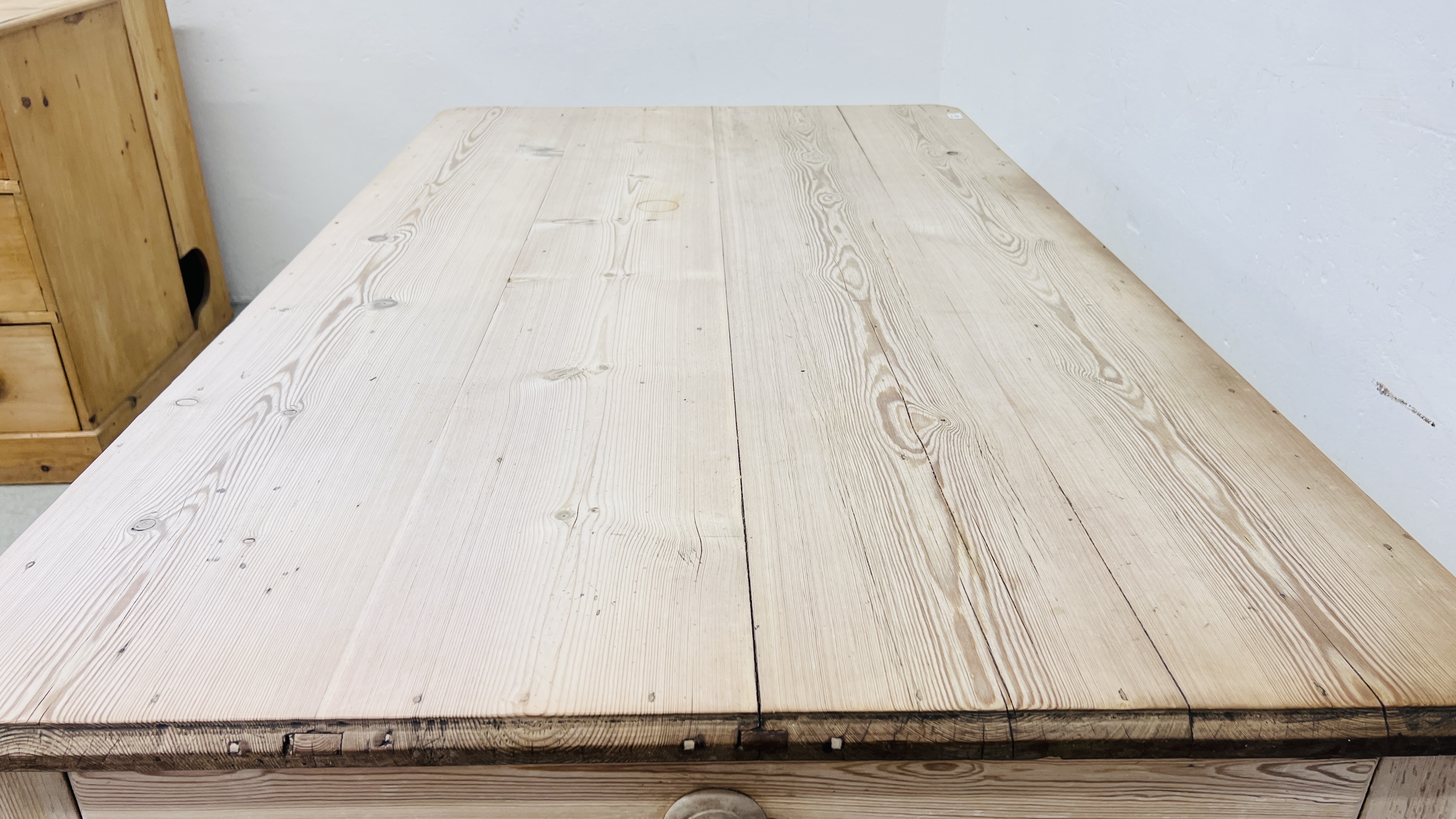 ANTIQUE WAXED PINE FARMHOUSE KITCHEN TABLE WIDTH 152CM. DEPTH 90CM. HEIGHT 77CM. - Image 10 of 11