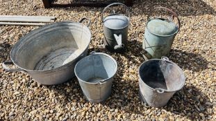COLLECTION OF VINTAGE GALVANISED ITEMS TO INCLUDE WATERING CANS,