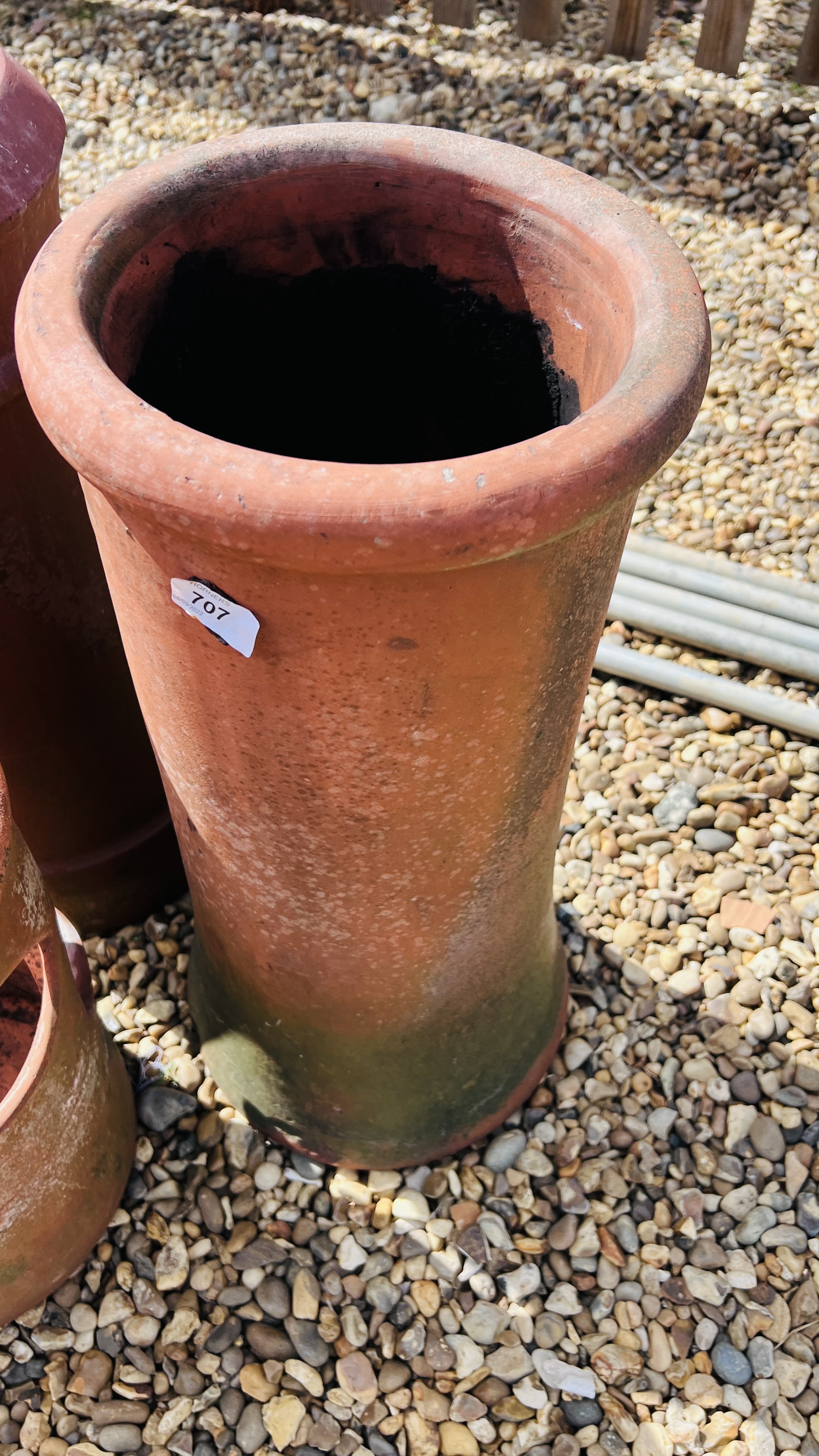 TWO TERRACOTTA CHIMNEY POTS ALONG WITH A TERRACOTTA PLANT POT - Image 3 of 4
