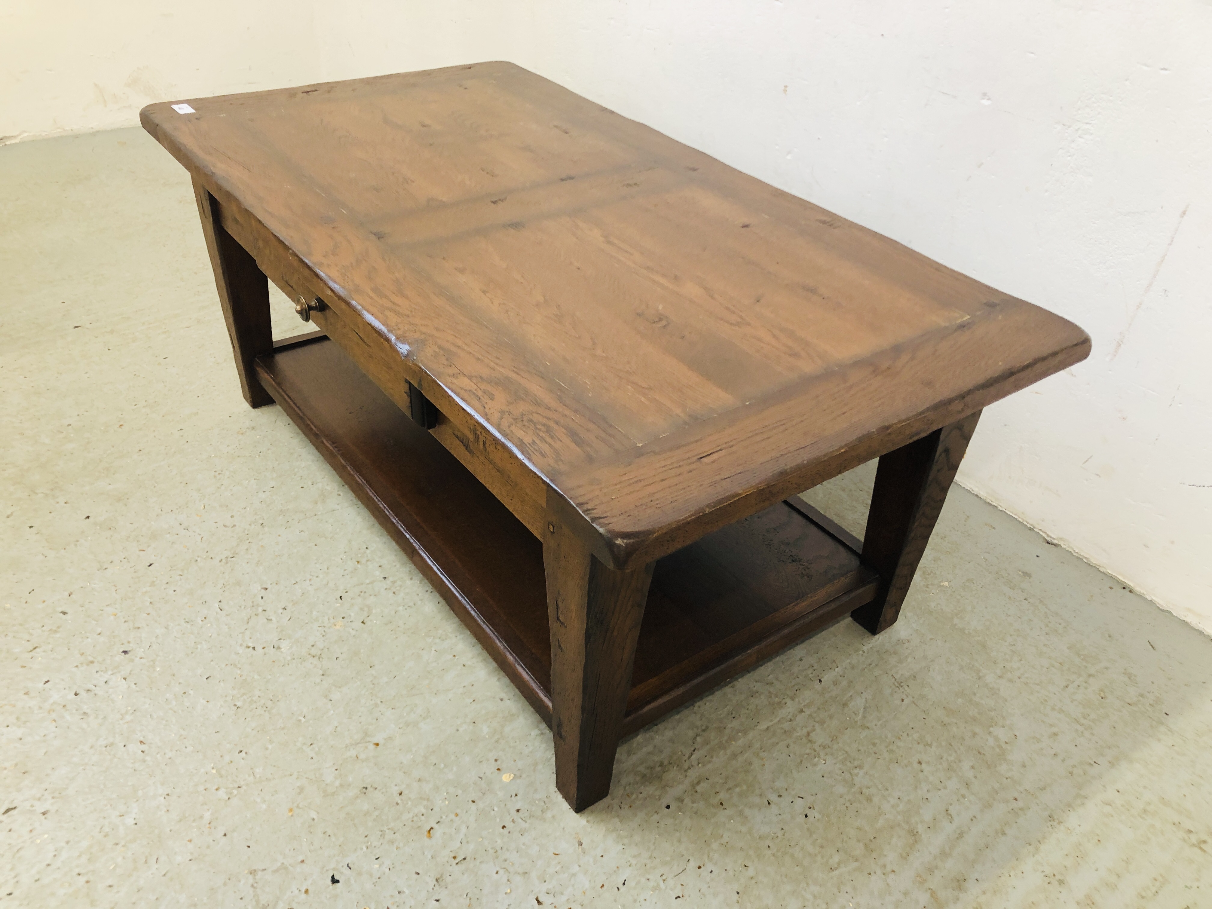 A SOLID OAK SINGLE DRAWER TWO TIER COFFEE TABLE W 59CM, L 110CM, H 46CM. - Image 3 of 7