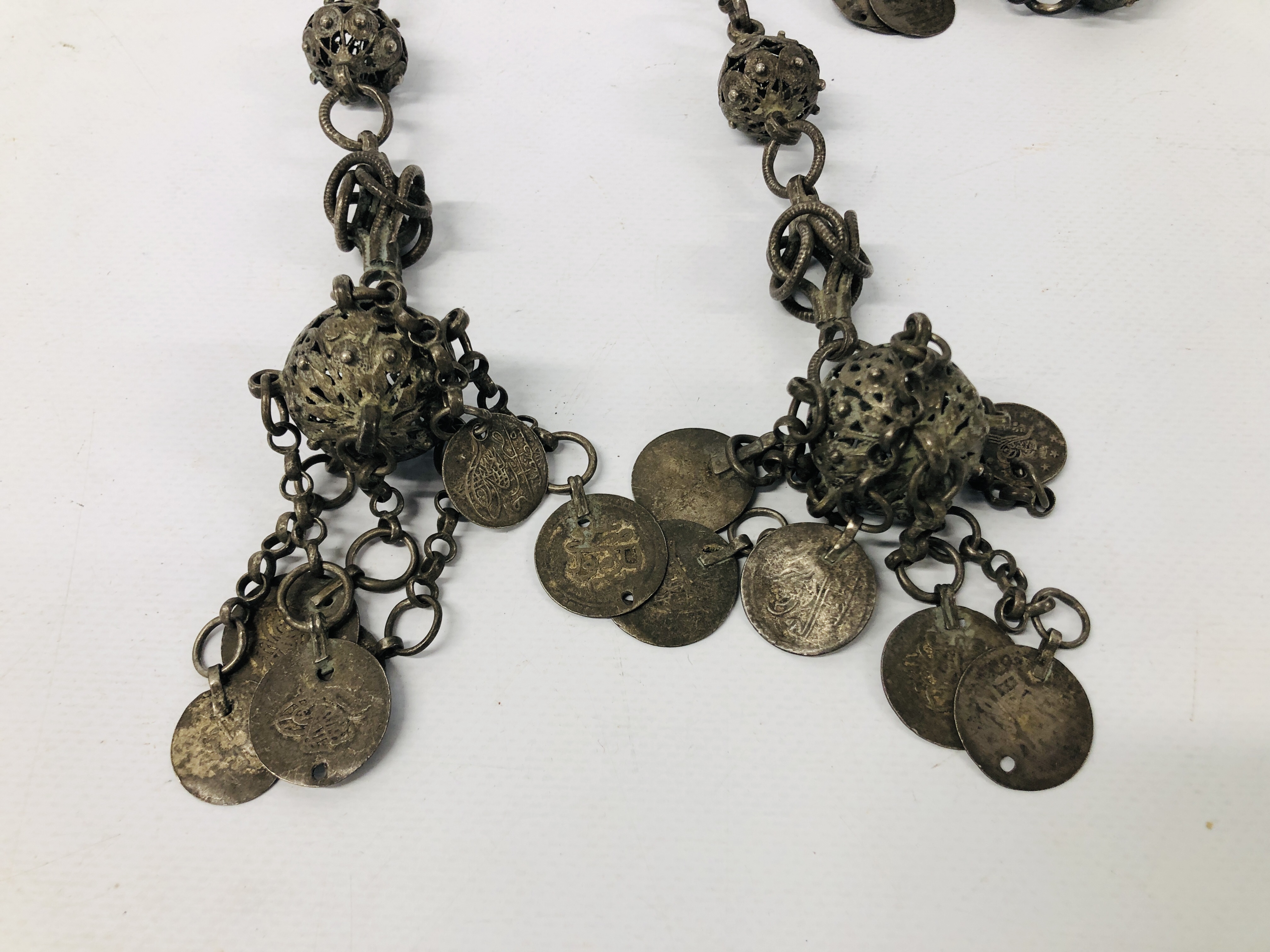 AN ANTIQUE PERSIAN DECORATIVE CHAIN WITH COIN TASSELS. - Image 2 of 6