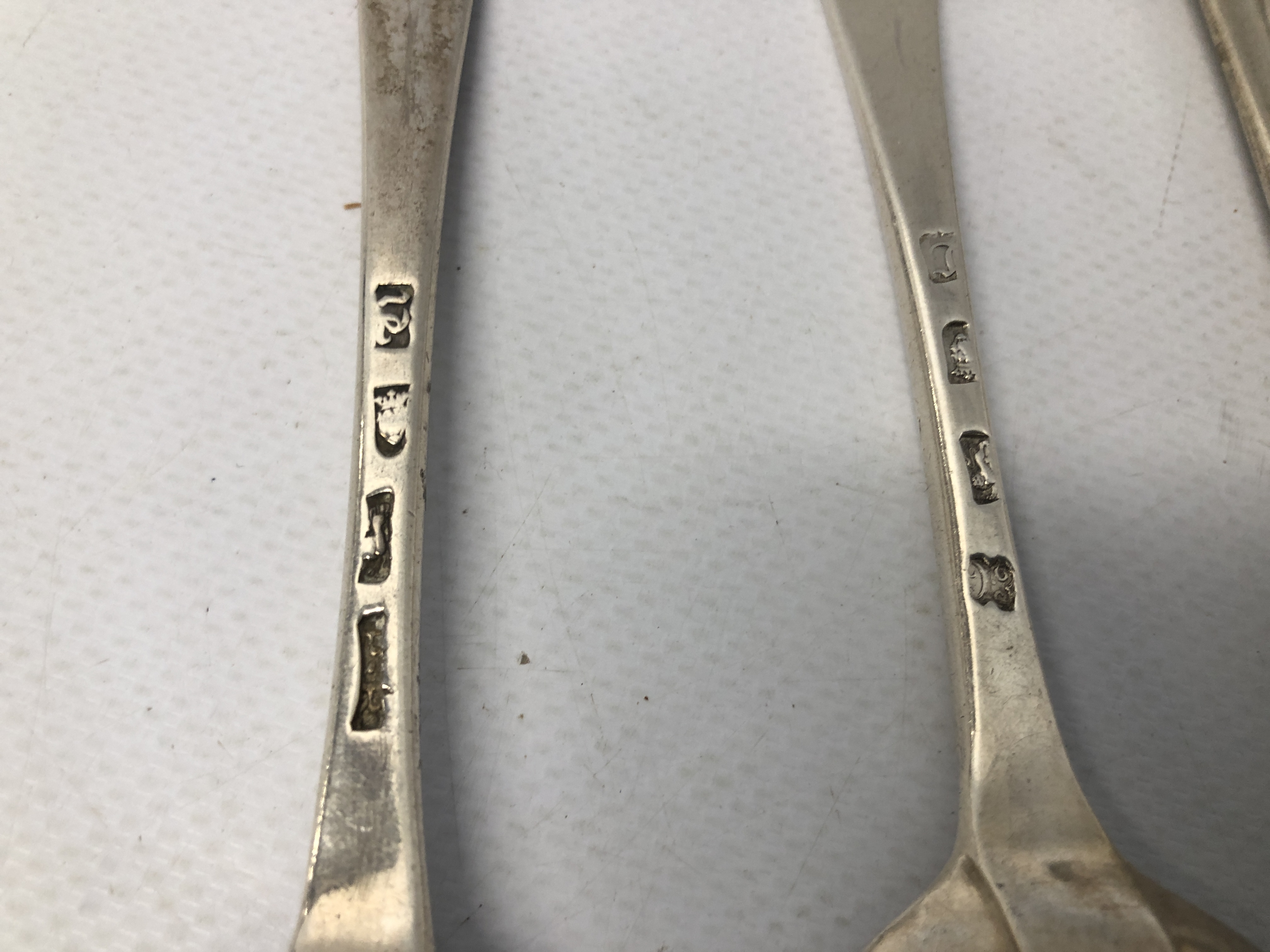 3 GEORGIAN OLD ENGLISH PATTERN SILVER SERVING SPOONS, - Image 7 of 10