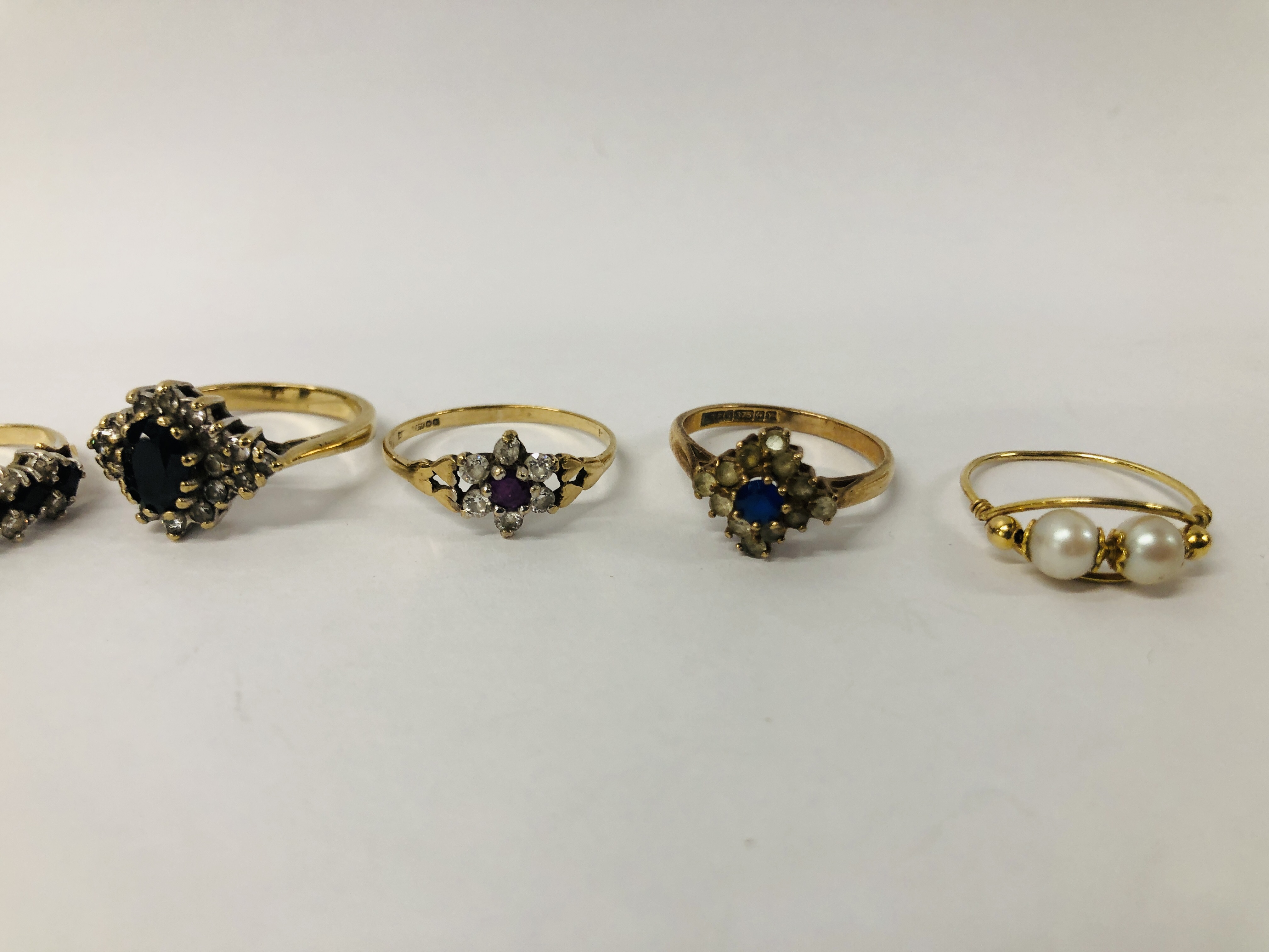 FOUR VARIOUS 9CT. GOLD STONE SET DRESS RINGS AND ONE PEARL SET RING MARKED 9KT. - Image 3 of 9