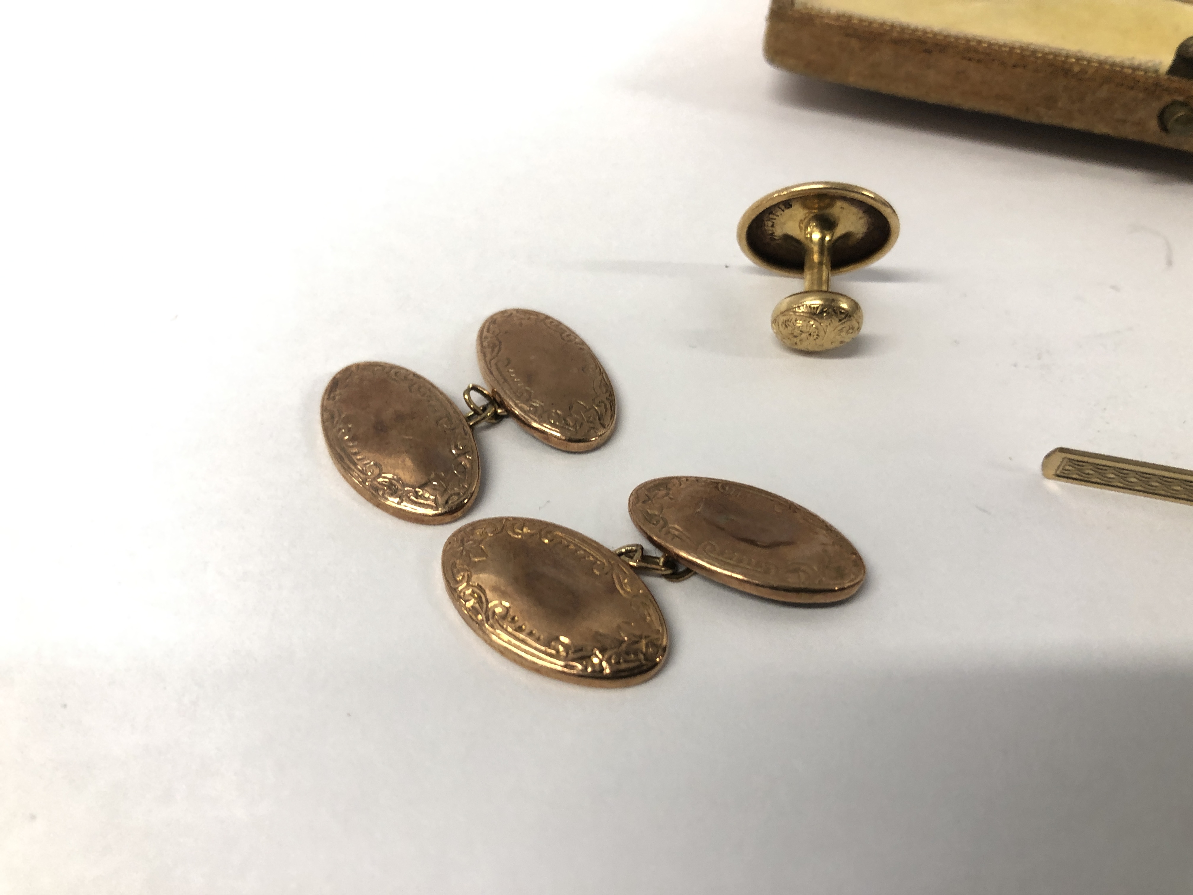 A PAIR OF 9CT. GOLD CUFFLINKS ALONG WITH TWO 9CT. - Image 3 of 9