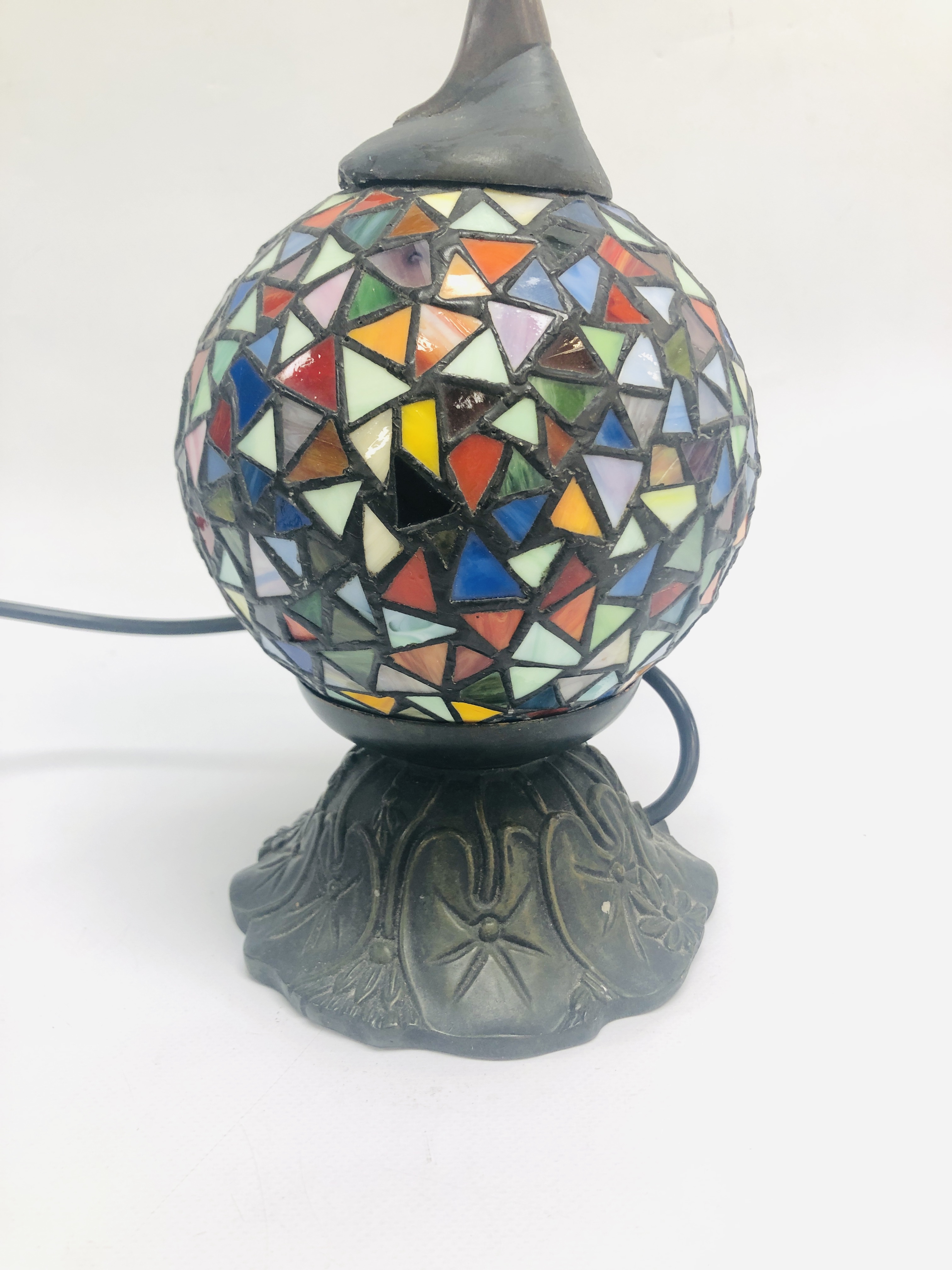 REPRODUCTION ART DECO STYLE LAMP WITH A NUDE LADY UPON A MULTI COLOURED GLASS SHADE - SOLD AS SEEN - Image 4 of 4