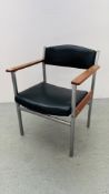 A MID CENTURY METAL FRAMED ELBOW CHAIR.