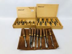 A SET OF 9 WOOD WORKING CHISELS ALONG WITH 16 FLEX CUT CARVING TOOLS.