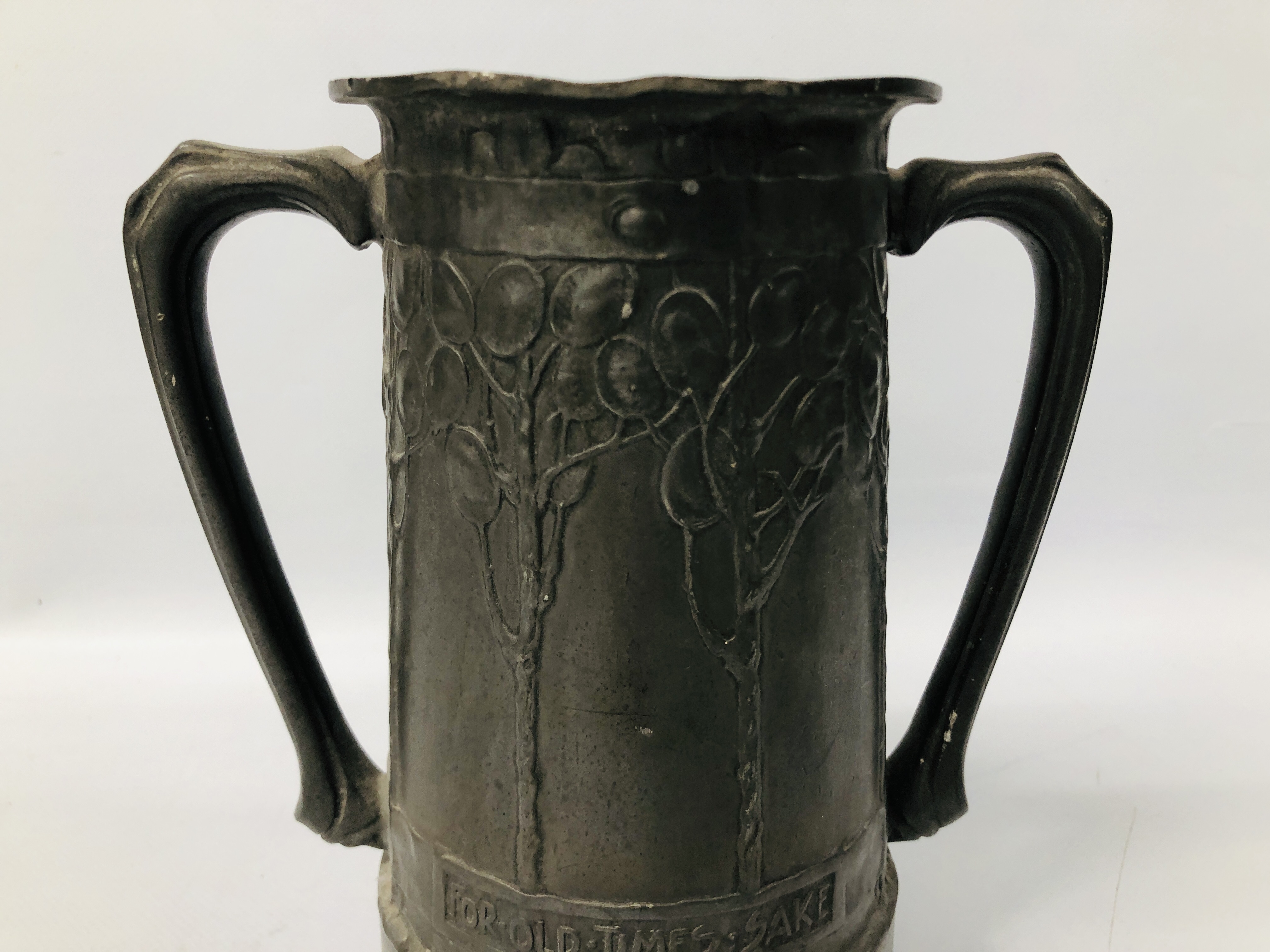 VINTAGE ARTS AND CRAFTS TUDRIC PEWTER TWO HANDLED TANKARD / VASE BEARING MAKERS MARK "LIBERTY & CO" - Image 4 of 10