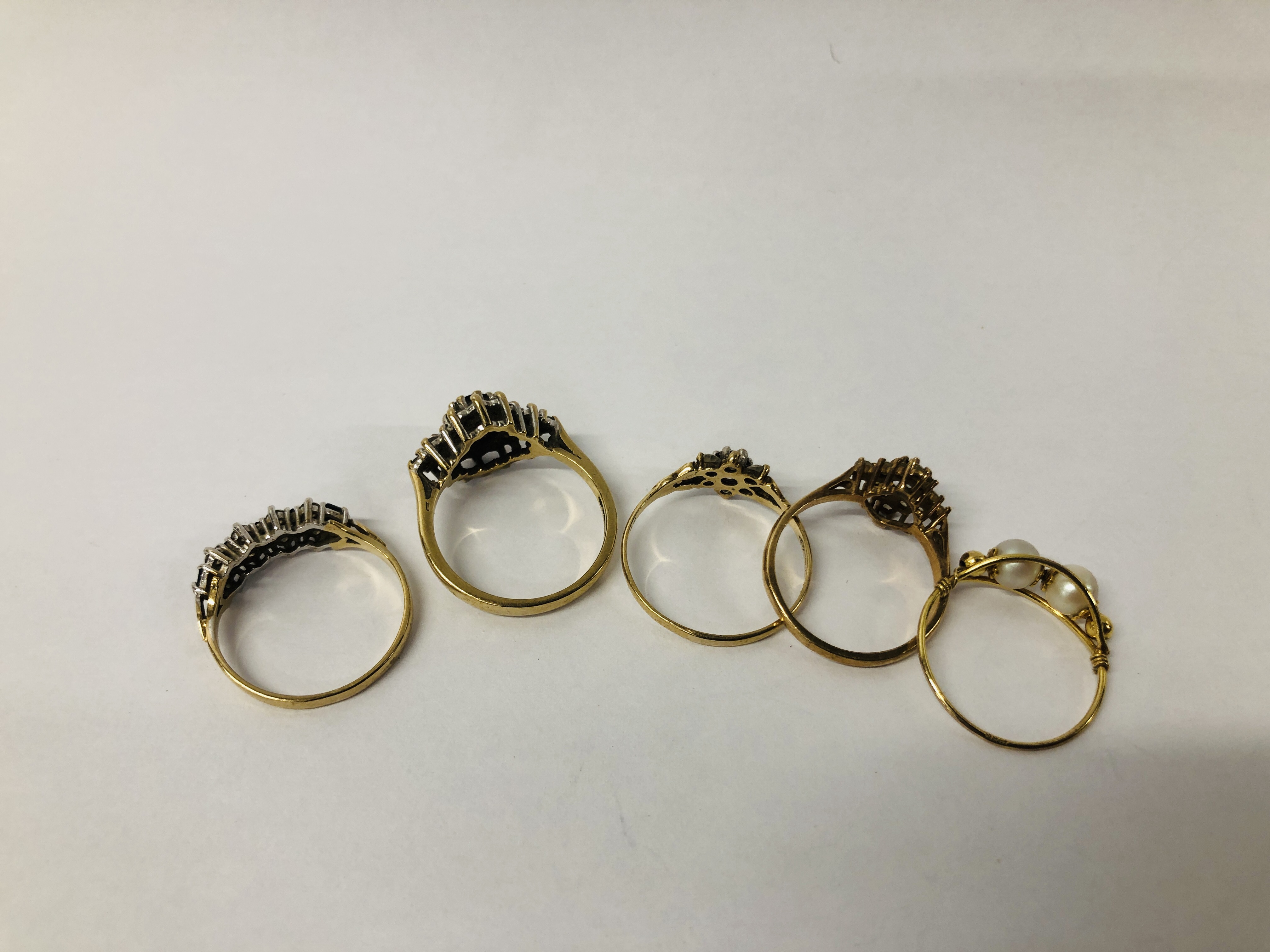 FOUR VARIOUS 9CT. GOLD STONE SET DRESS RINGS AND ONE PEARL SET RING MARKED 9KT. - Image 5 of 9