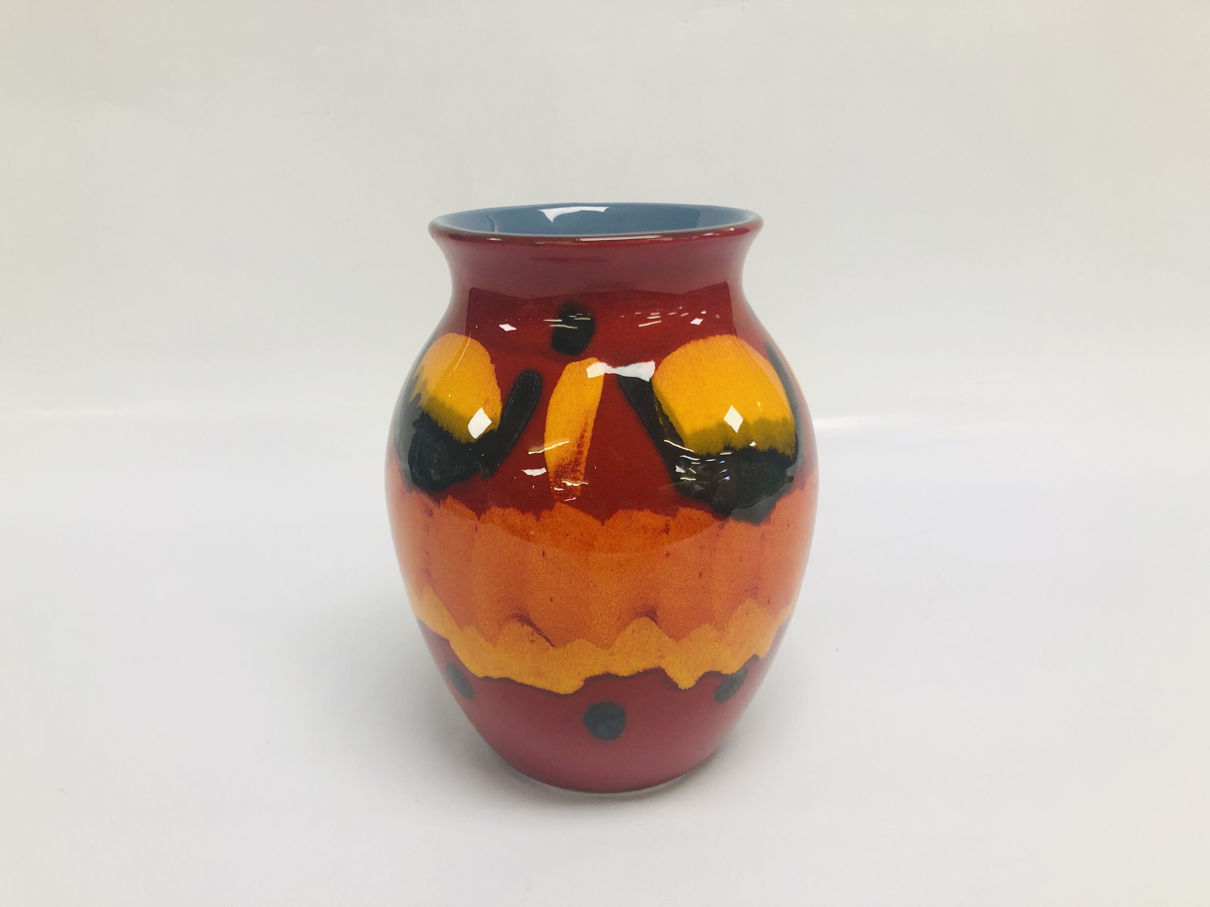 A POOLE POTTERY VOLCANO CLASSIC DESIGN VASE, H 21CM.