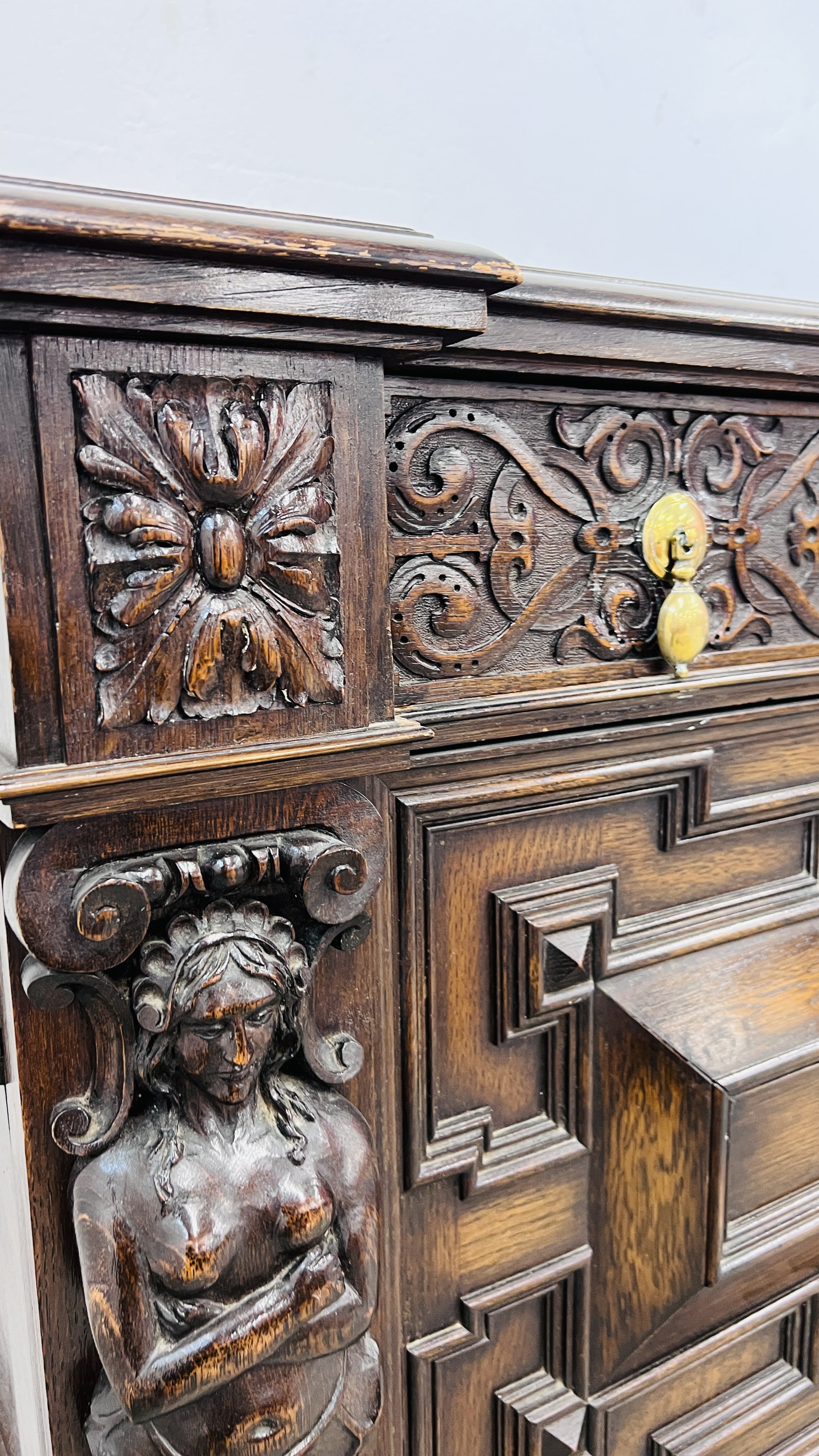 A C20TH CARVED OAK SIDEBOARD IN C17TH STYLE BY HAMPTONS OF LONDON W 198CM, D 66CM, H 101CM. - Bild 10 aus 18