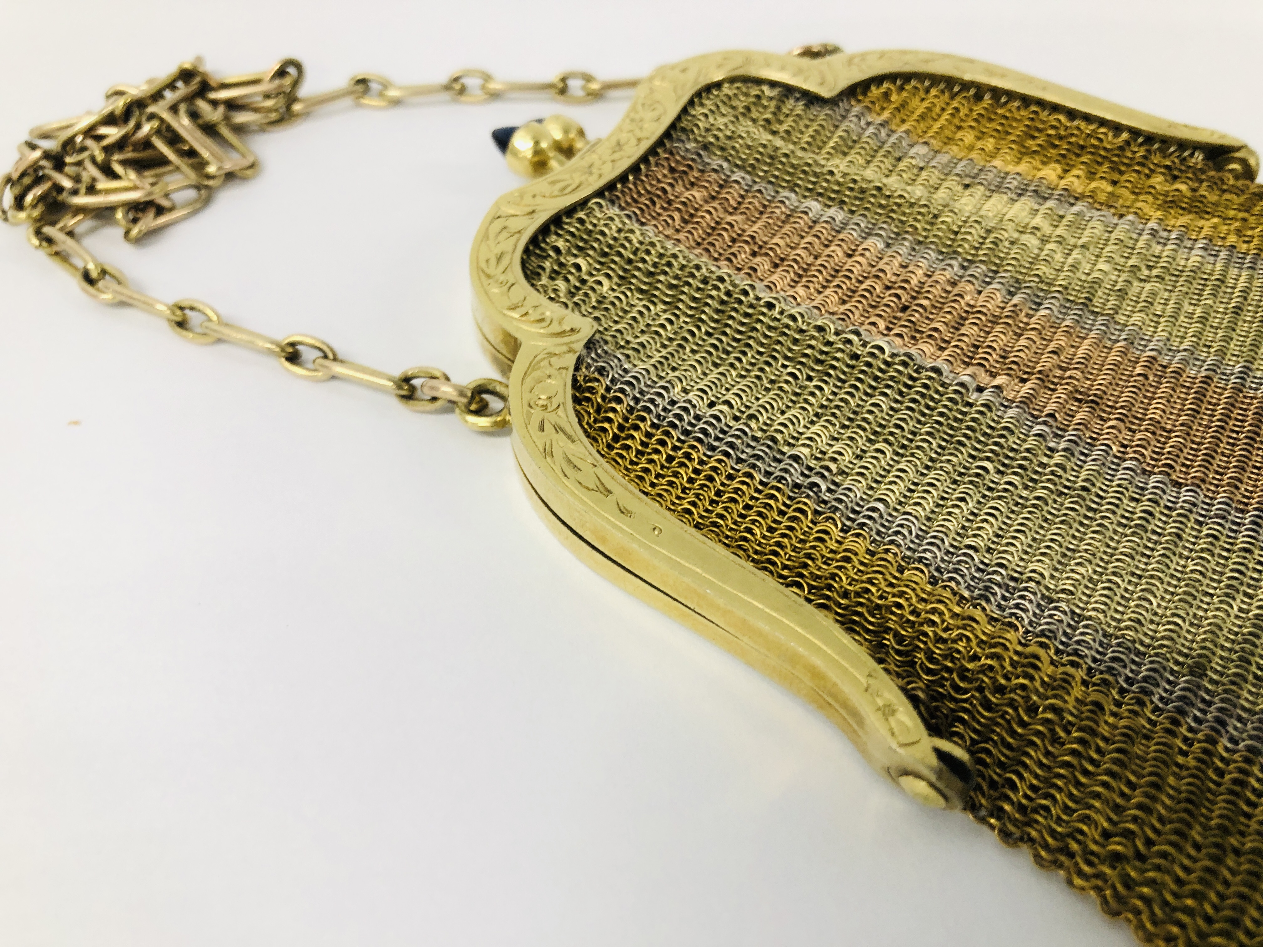VINTAGE CHAIN MAIL PURSES YELLOW METAL TRI-COLOURED DESIGN (INDISTINCT MARKS). - Image 6 of 10