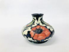 A MOORCROFT POPPY PATTERN VASE DATED 96, BEARING INITIALS JH (HEIGHT 11CM.