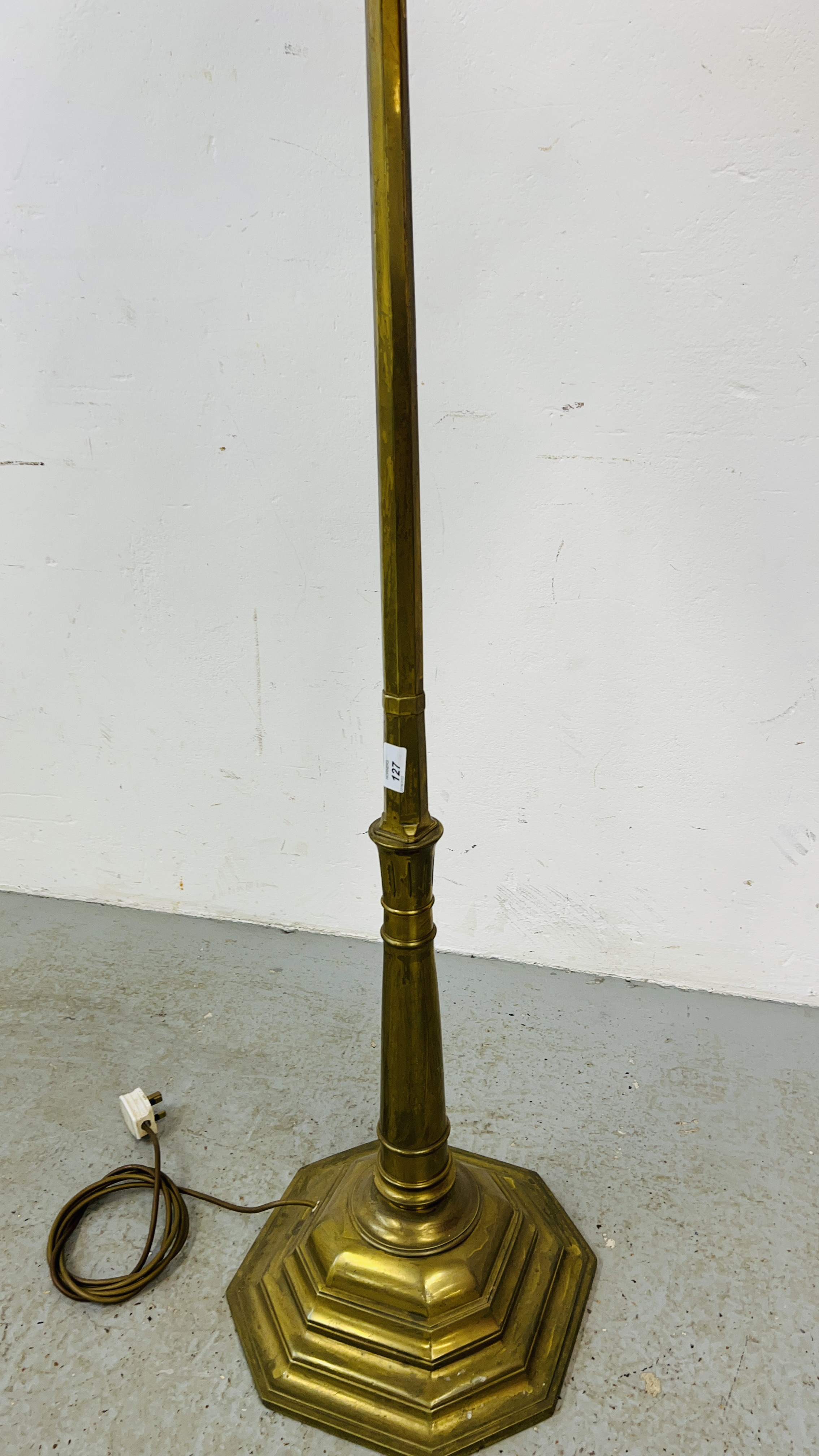 A HEAVY BRASS STANDARD LAMP WITH SHADE - SOLD AS SEEN. - Image 2 of 5