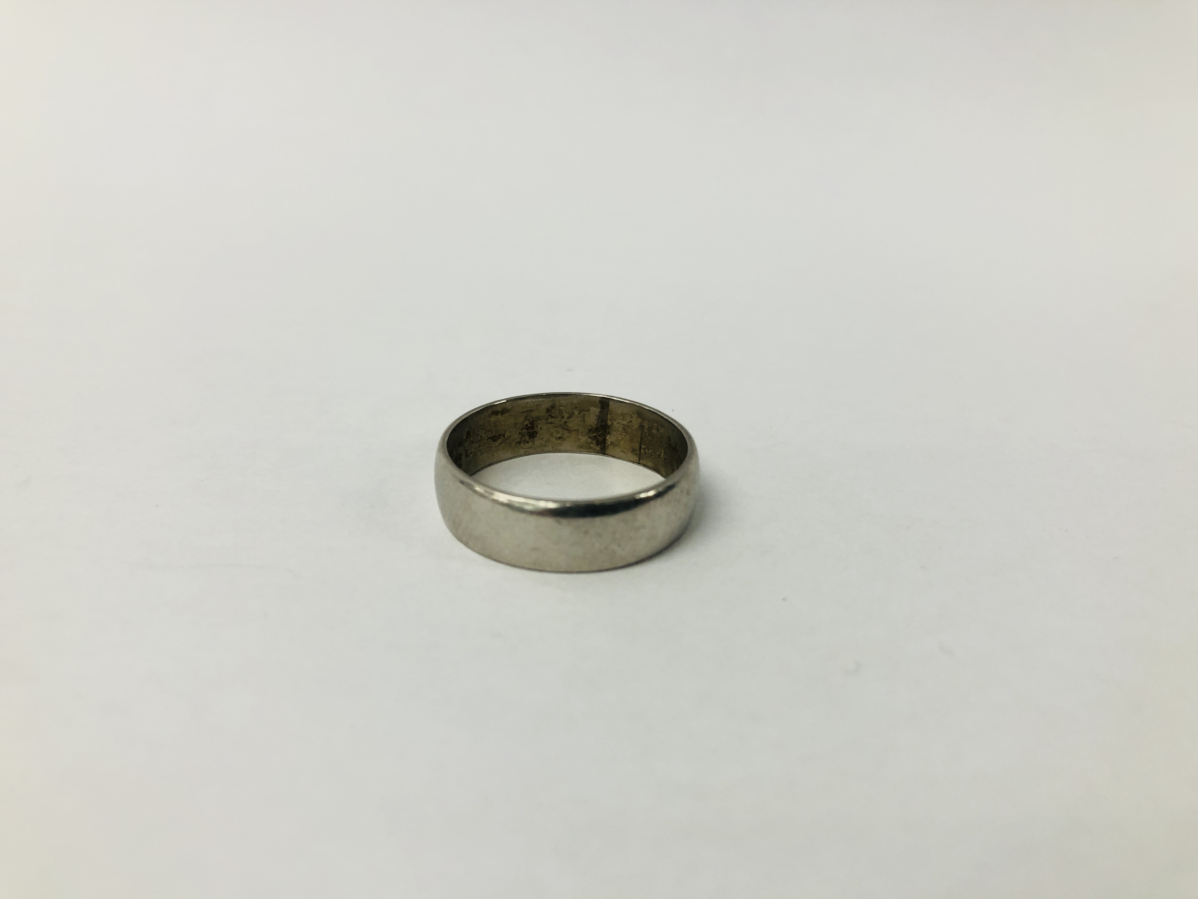 A WEDDING BAND MARKED PLATINUM. - Image 3 of 6