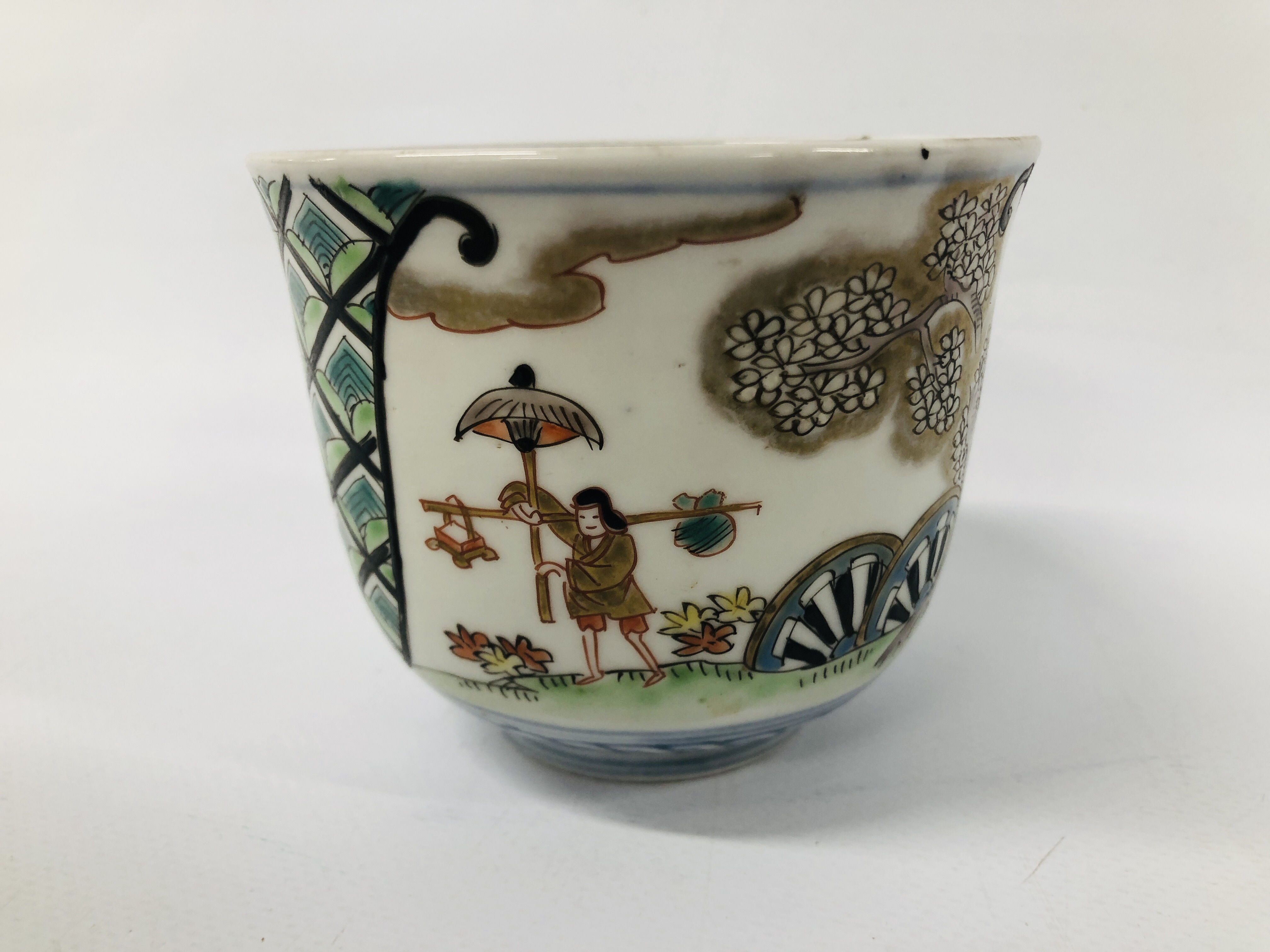 SIX PIECES OF ORIENTAL CERAMICS TO INCLUDE CYLINDRICAL VASE, BALUSTER VASE, - Image 8 of 29