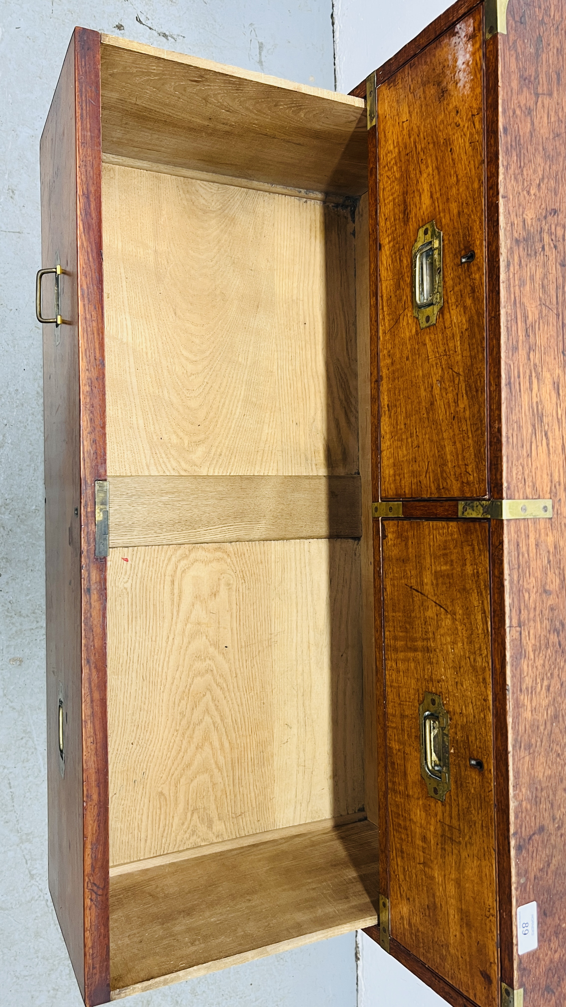 ANTIQUE MAHOGANY TWO OVER THREE CAMPAIGN CHEST ON BUN FEET WITH BRASS HANDLES AND BANDING BEARING - Image 14 of 15