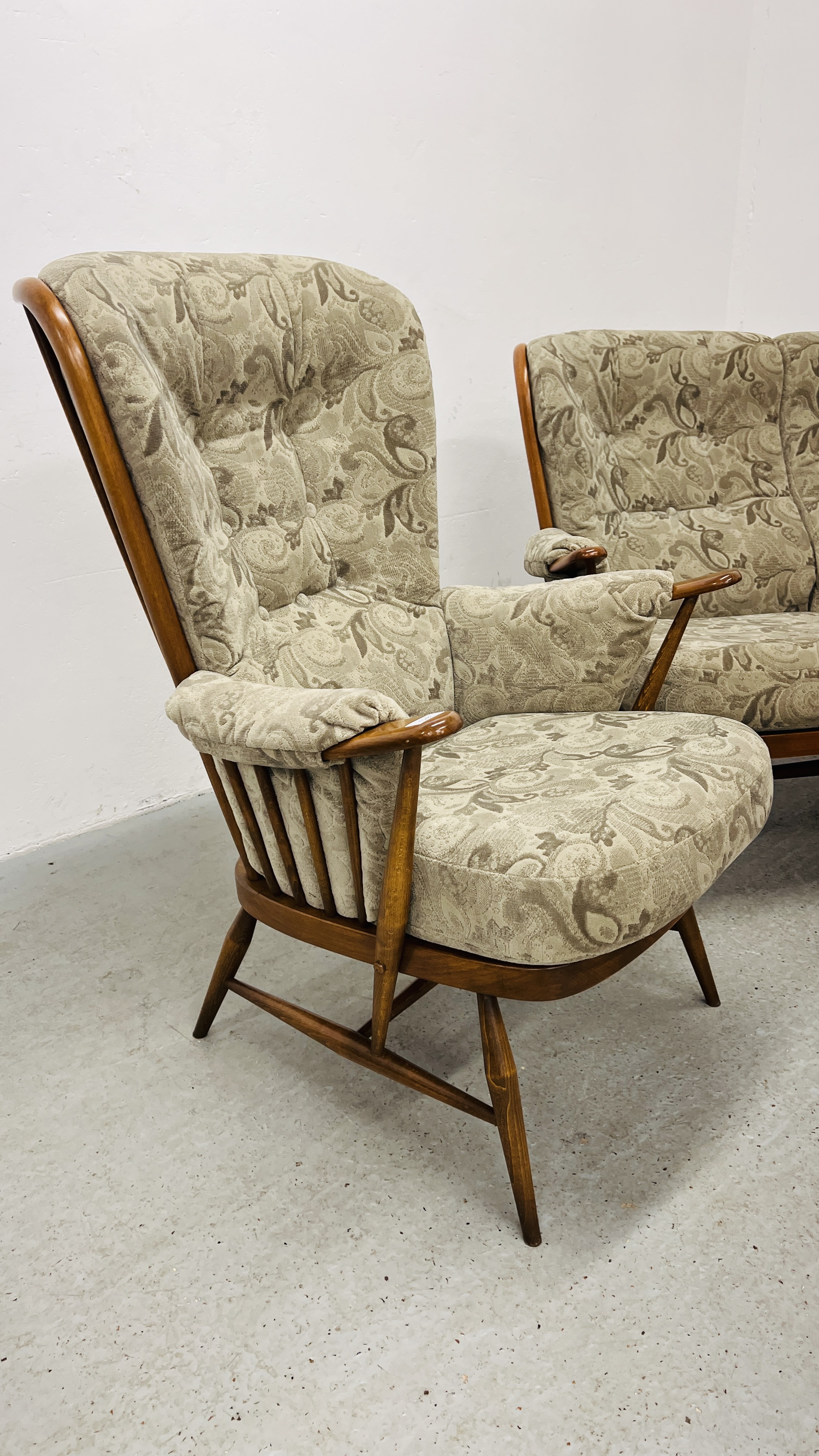 AN ERCOL "GOLDEN DAWN" FINISH COTTAGE THREE PIECE LOUNGE SUITE WITH MATCHING FOOTSTOOL - TRADE ONLY. - Image 3 of 11