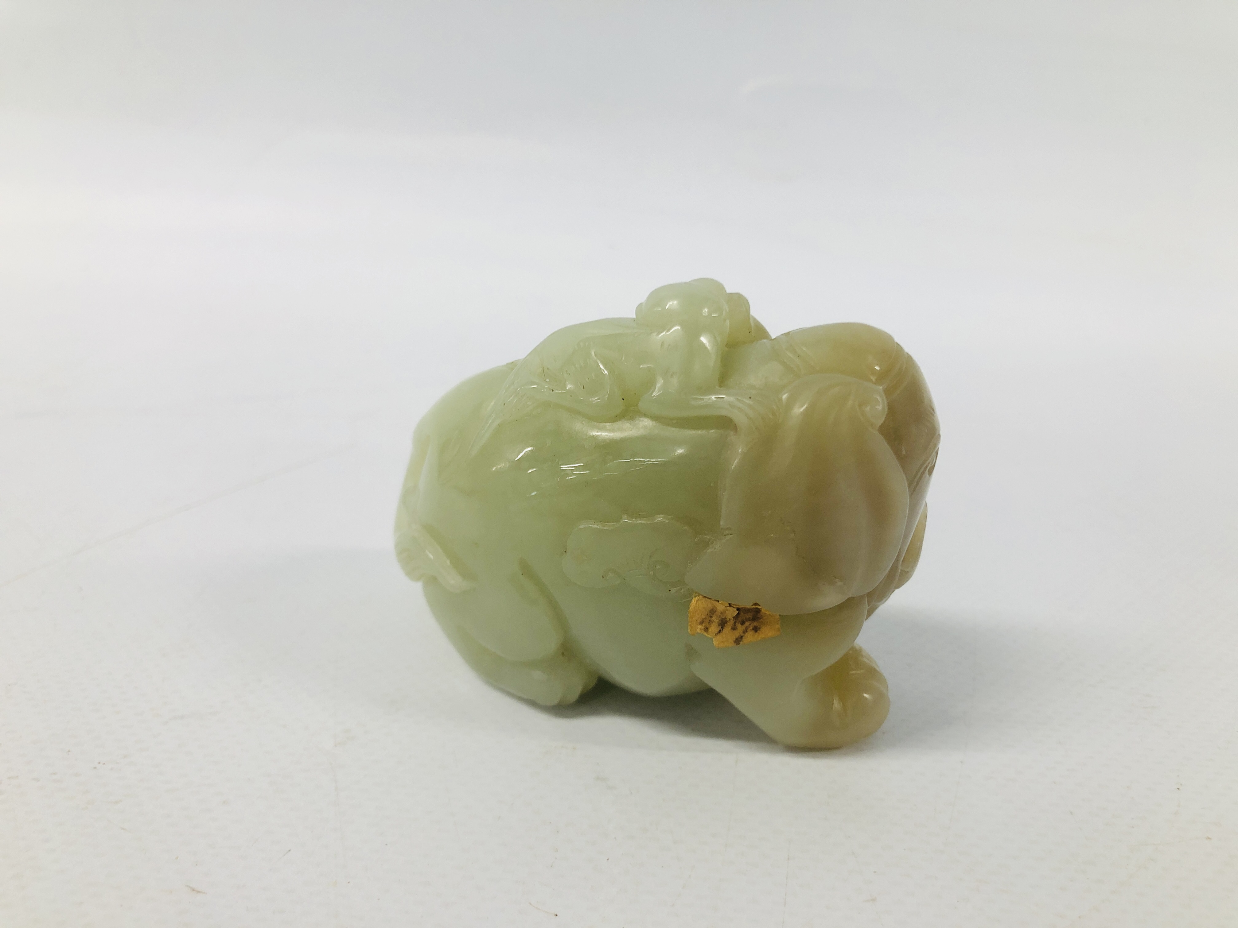 WELL CARVED CHINESE PALE CELADON JADE OF A MONKEY HOLDING A PEACH UPON THE BACK OF AN ELEPHANT, - Image 4 of 6