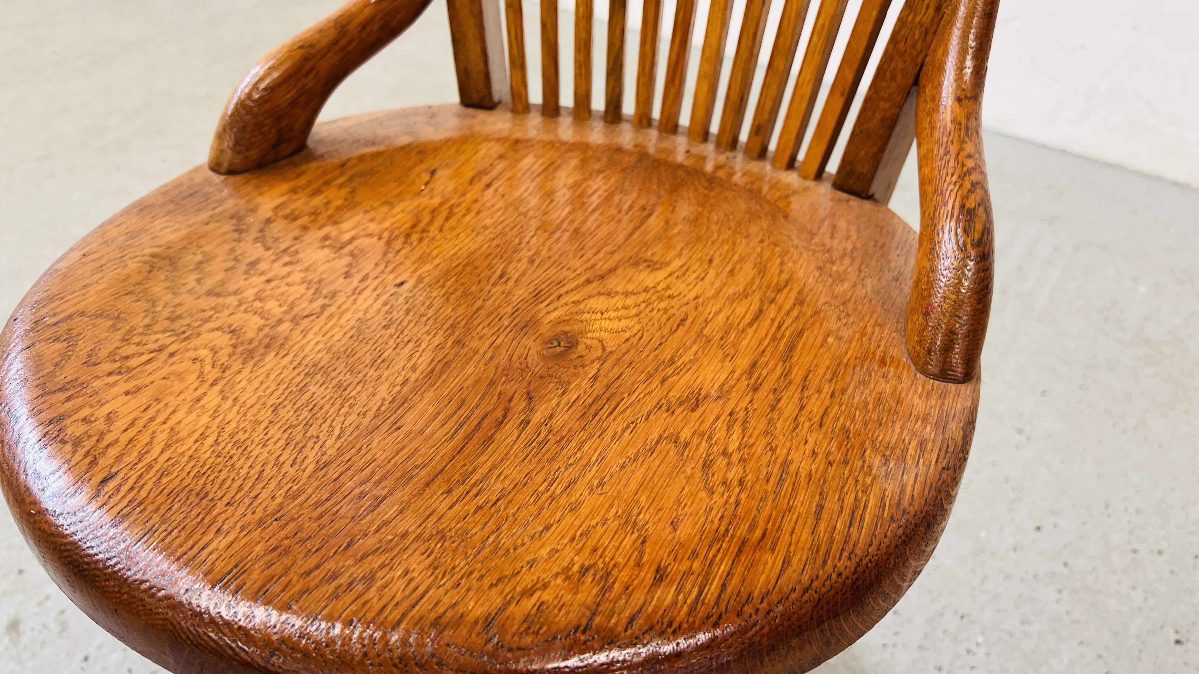 ANTIQUE OAK REVOLVING STICK BACK OFFICE CHAIR. - Image 3 of 6