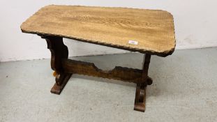 A CARVED COUNTRY CRAFTS STYLE OCCASIONAL TABLE.