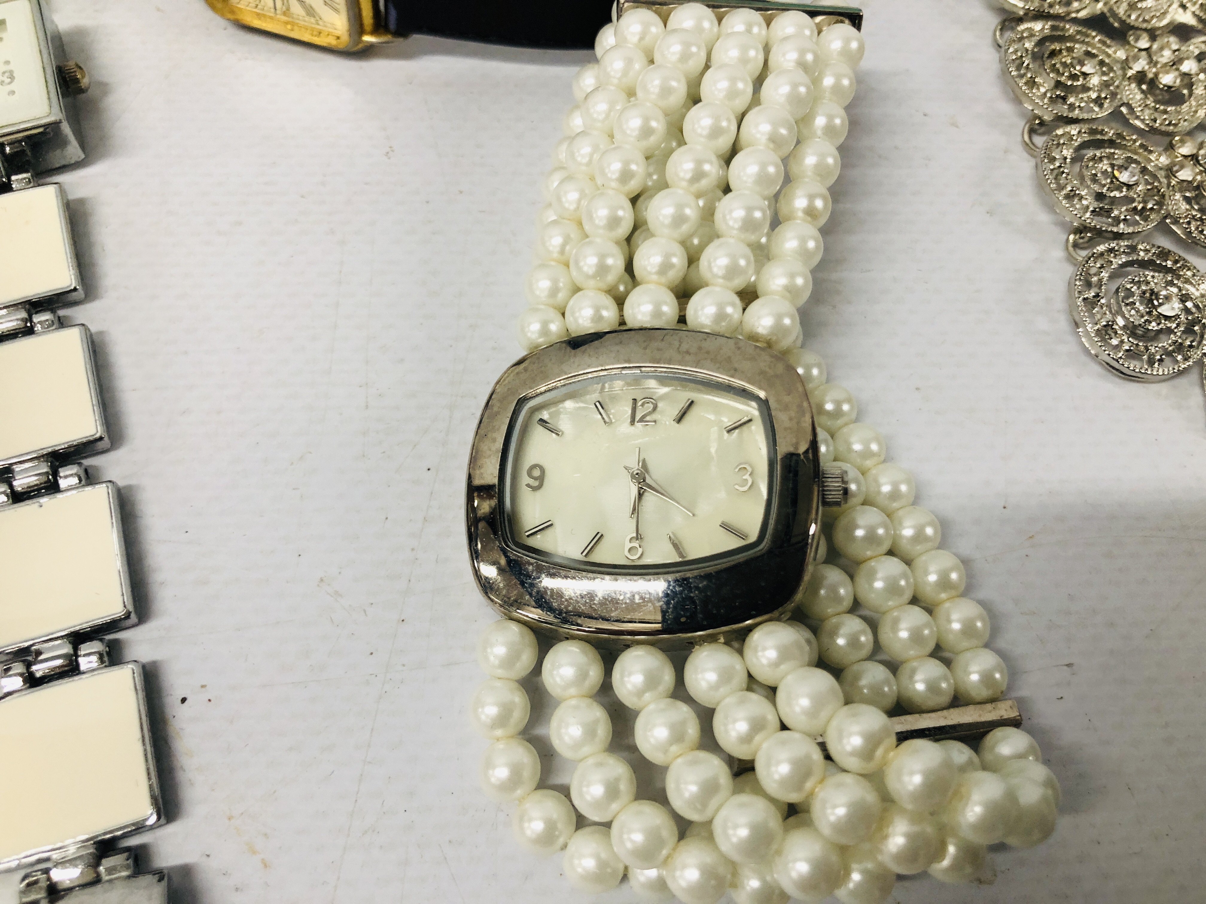 COLLECTION OF ASSORTED LADIES WRIST WATCHES TO INCLUDE DESIGNER BRANDED - Image 3 of 14