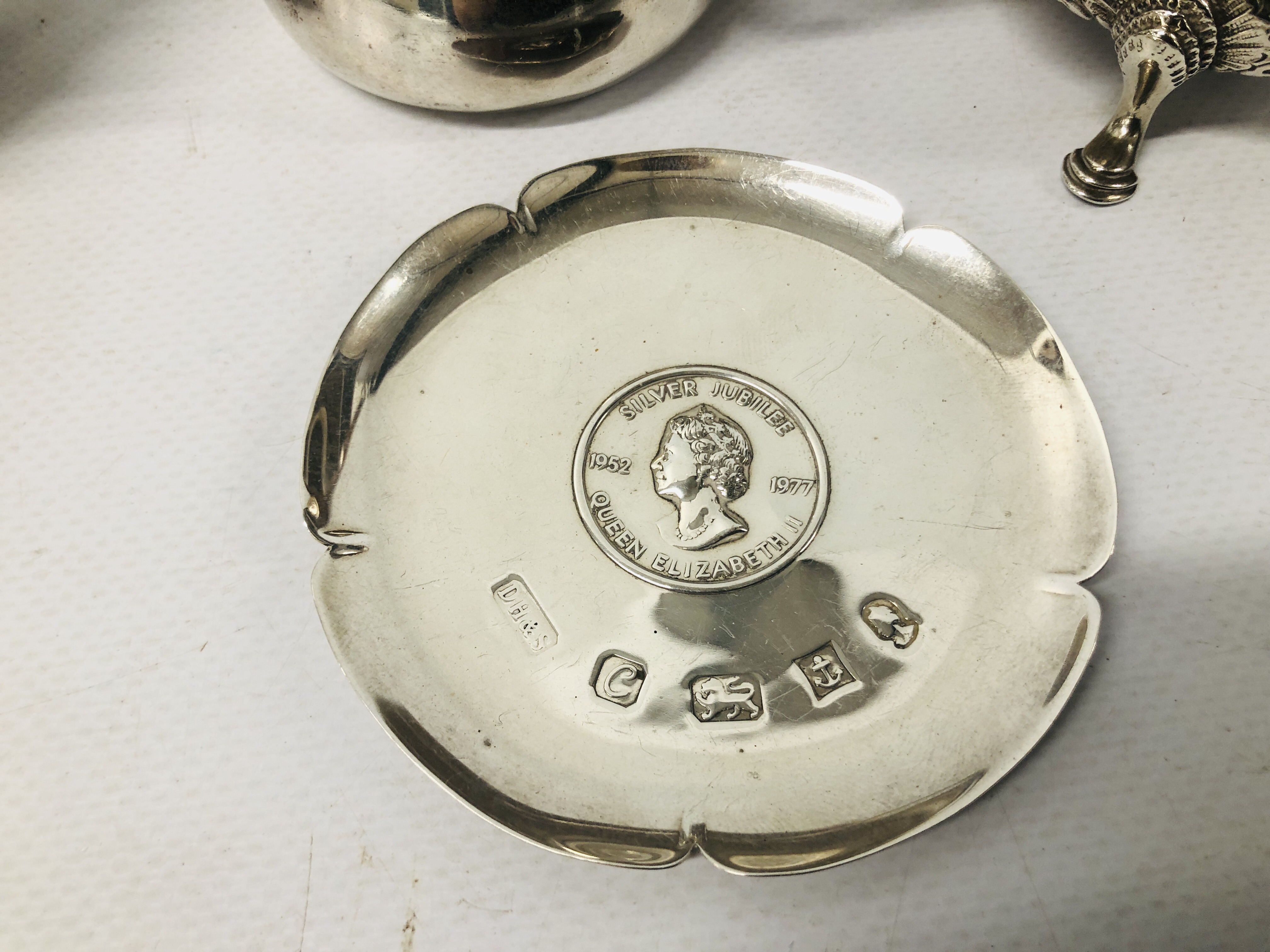 COLLECTION OF SILVER TO INCLUDE PAIR OF SALTS, TEA STRAINER, GEORGIAN SALT, PHOTO FRAME, - Image 7 of 26