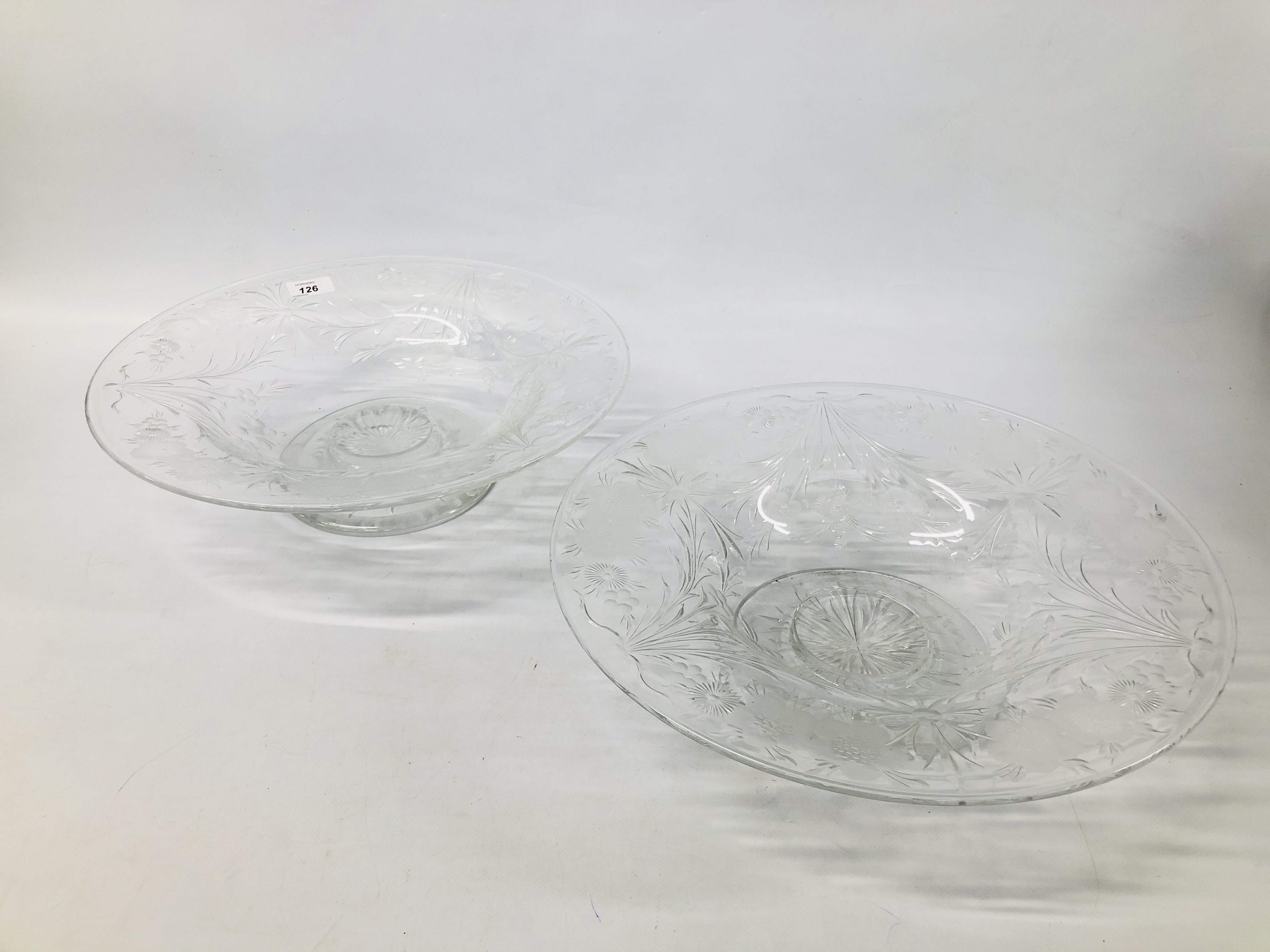 A PAIR OF IMPRESSIVE FOOTED GLASS CENTRE BOWLS WITH FLORAL DESIGNS.
