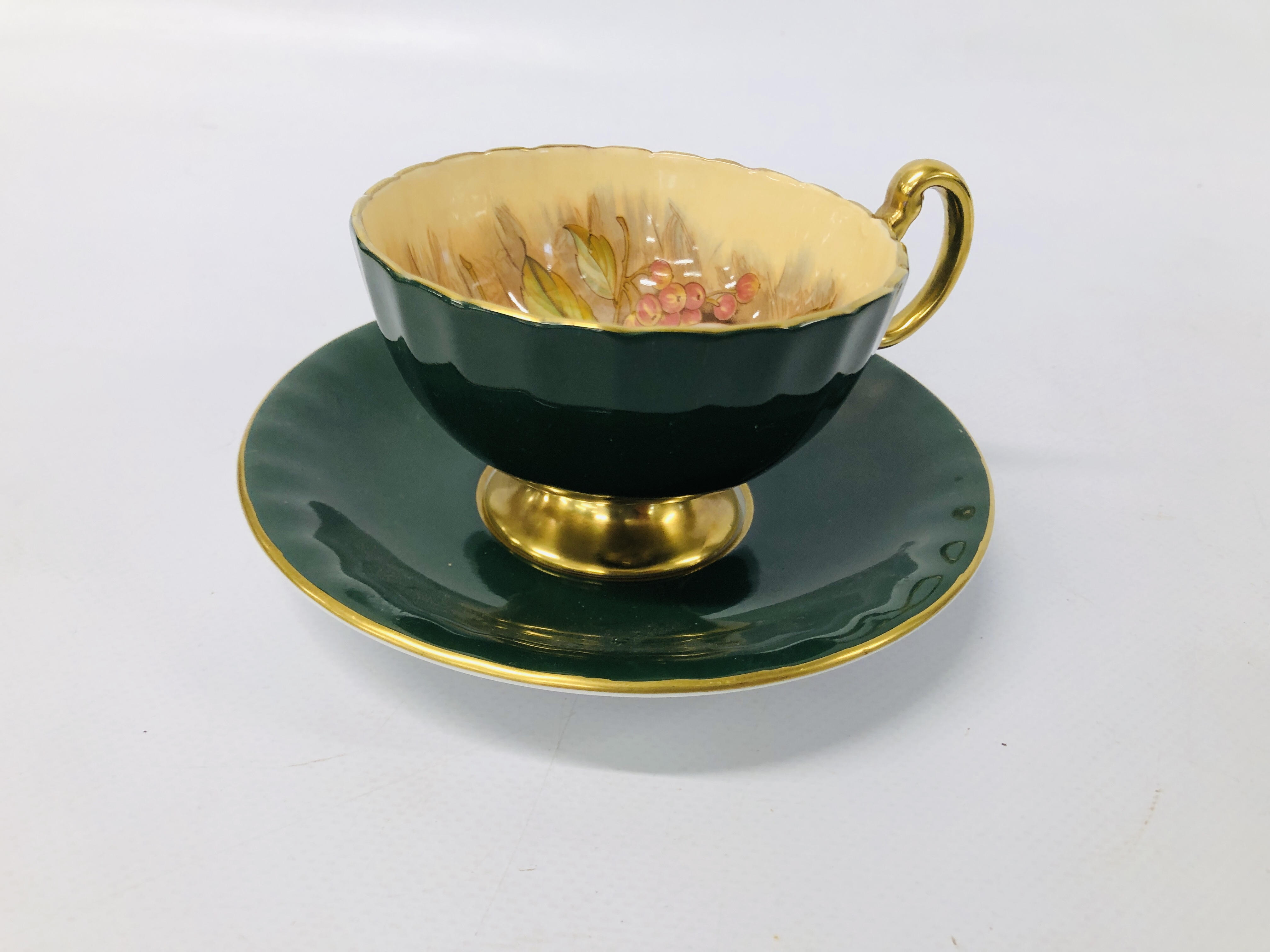 TWO AYNSLEY CUPS AND SAUCERS ONE IN THE ORCHARD DESIGN ALONG WITH AN AYNSLEY ORCHARD GOLD PIN DISH - Image 9 of 11