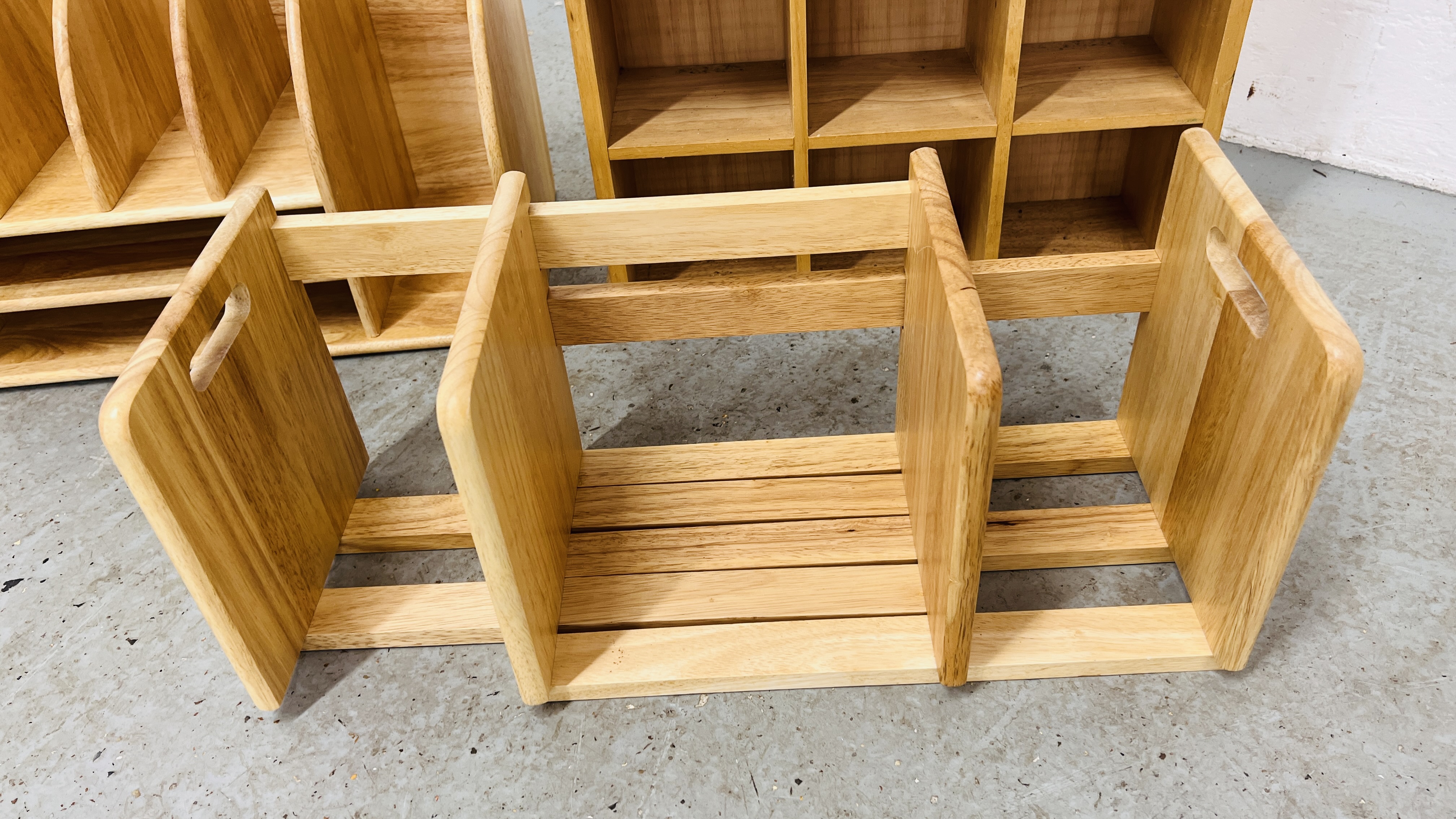 A BEECHWOOD DESK TIDY ALONG WITH EXTENDING BOOK RACK AND 12 PIGEON HOLE SHELVING RACK. - Image 4 of 4